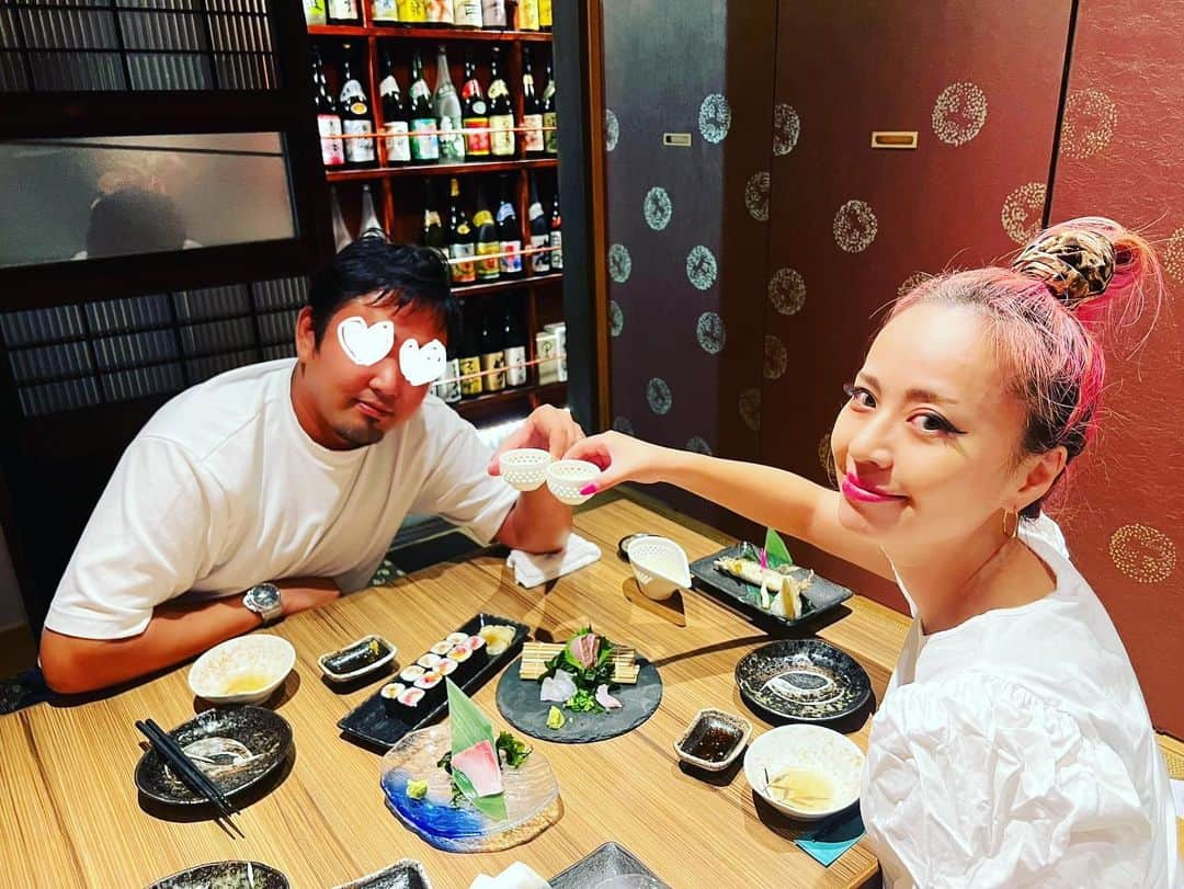 ニーコのインスタグラム：「父の日💜赤坂の"牡蠣と日本酒"の和食屋さんへ🍶 3ヶ月に一度くらいめっっちゃ牡蠣が食べたくてしゃーなくなる🦪！ そして日本酒の漫画に今ハマってて😜日本酒と和食をいただきに〜 福井が舞台の漫画だから福井の九頭龍をチョイス🍶🐲 毎日を非日常に❤️‍🔥美味しかったぁ🤤 #赤坂#和食#日本酒#福井#九頭龍  #父の日#fathersday  #外食好き」