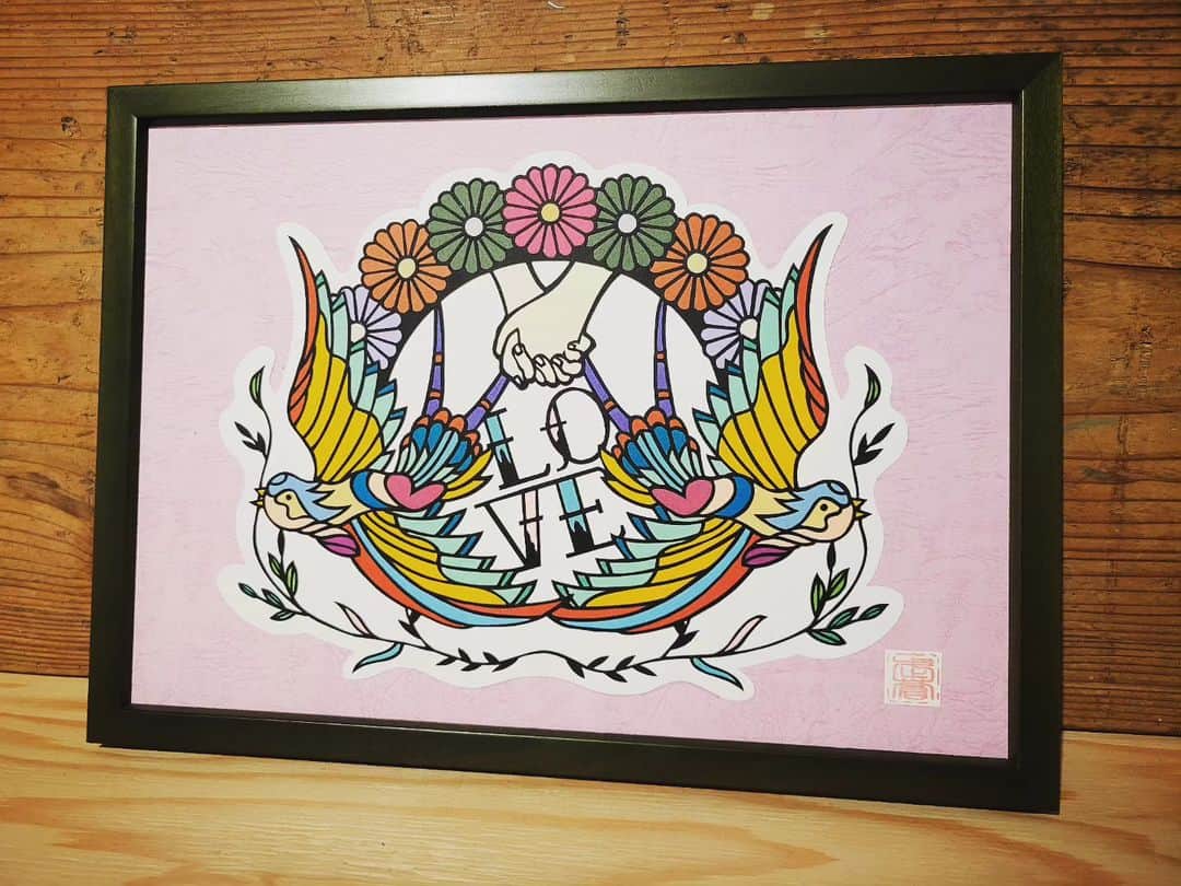 のインスタグラム：「コウノトリの作品。 嫁いで行ったそうです。  どんな方の元へ嫁いで行ったんだろう。 今後もうこんな可愛い作品作る事ないかもしれない最初で最後の可愛い作品。  達者で！  ありがとうございました！  «««««««««««««««««««««««««««««««««««««««««««« ► #コウノトリ ► #LOVE ► #幸運 ► #アートレンタル ► #アート購入 可  «««««««««««««««««««««««««««««««««««««««««««««  ► #紙アート ► #鹿児島 アート ► #福岡 アート ► #東京 アート ► #大阪 アート  ► #japantrip  ««««««««««««««««««««««««««««««««««««««««««««« ► #Atelier武蒼 ► #青木文明 ► #切り絵 ► #アート ► #ものづくり  ««««««««««««««««««««««««««««««««««««««««««««« ► #ウェルカムボード ► #アウトドアウェディング ► #結婚式 ► #結婚祝い ► #ウェディングドレス ► #ブライダル ► #ウェディング ► #男の子 ► #女の子 ► #命名書 ► #キャンプ ► #インテリア ► #マイホーム  ««««««««««««««««««««««««««««««««««««««««««««  【作品の御依頼、その他のお仕事】 お問い合わせは ・Instagram DM(ダイレクトメール) ・LINE (ID : fuumiiiaki)  【講座拡大中 / 講師歴8年目】 出張講座は１日体験から定期講座や全5回コースなどご希望に合わせて対応いたします！ 3名様から鹿児島県内のみ出張(１日体験は5名様から) 未経験の方々でもOK！！ お気軽にお問い合わせください。  【アートレンタル】 店舗や施設など作品を展示していただける場所があればご連絡下さい。全国何処へでも喜んで作品をお届けいたします。新規レンタルのお客様は初月無料(個人宅不可)　お気軽にお問い合わせ下さい。」