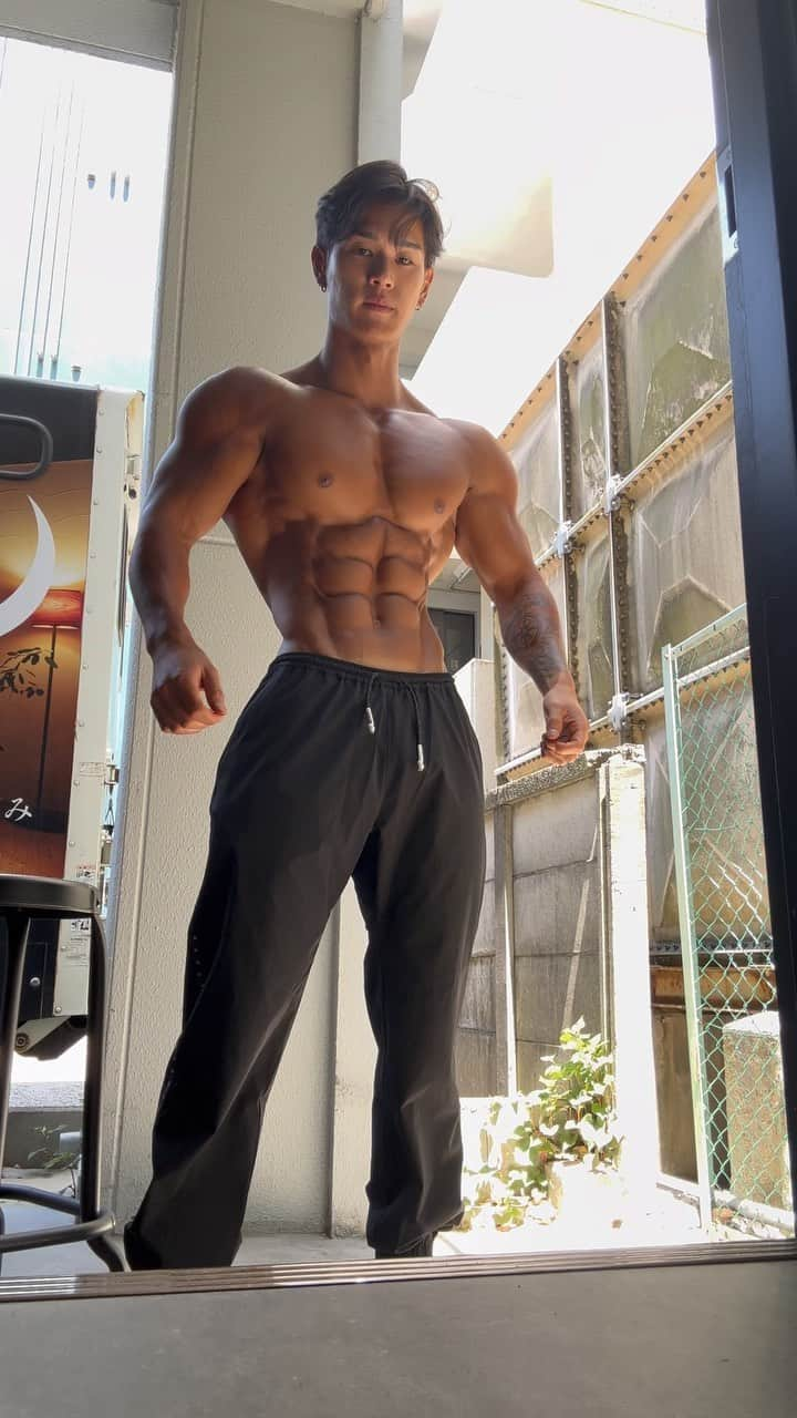 真子心太朗のインスタグラム：「abs check🗣️🗣️🗣️ 2023/0502. ・ ・ ・ ・ #motivationmonday #fitnessmotivation #absworkout  #mensphysique #bodybuilding #classicphysique  #workout #training #workoutmotivation #gymlife  #bodybuilder #bodybuildinglifestyle #motivation  #fitness #fitnesslifestyle #healthylifestyle #diet  #reels #dayinthelife #gymmotivation #japanese」