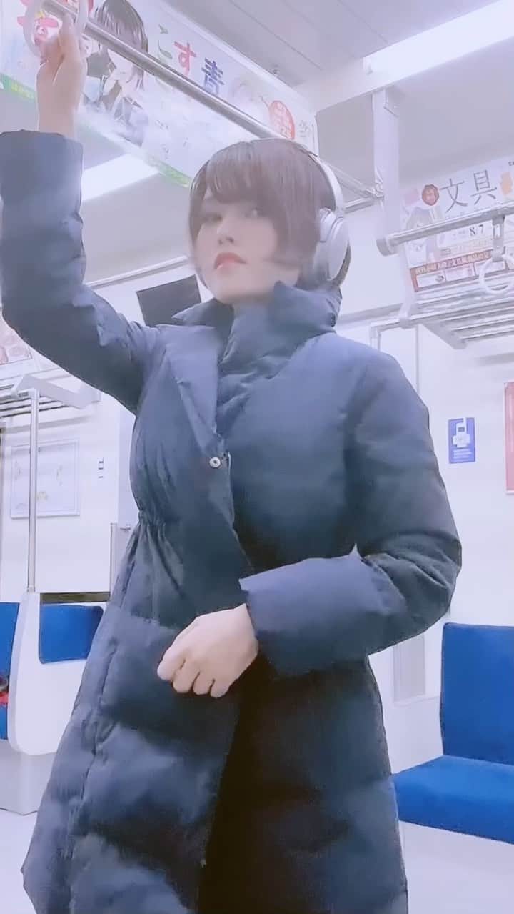 小林マイカのインスタグラム：「実際にいたら通報しましょう👮  ※スタジオ撮影」