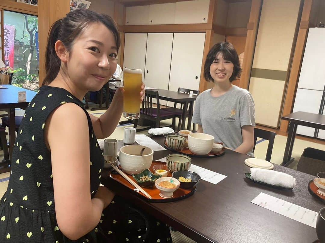 須黒清華のインスタグラム：「身体に良いお店を選んでくれたのに、結局ビール🍺を飲んでしまう私😅🤣💦 暑いとどうしても飲みたくなるんですよね〜笑 ビールが美味しい季節！  この日はミュージカル🎤仲間と💕 いつも有難う💕  #ビール好き #夏はビール #健康ランチ #神社でランチ ⛩️ #ミュージカル好き #ミュージカル好きな人と繋がりたい #アフターワークミュージカル　#猫 #神社と猫 🐱」