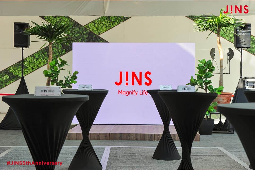 JINS PHILIPPINESさんのインスタグラム写真 - (JINS PHILIPPINESInstagram)「Here's an exclusive 20/20 insider look to our 5th Year Anniversary Event at the SM Mall of Asia. 📸  Special thanks to all our amazing media friends and special guests who celebrated with us on this significant milestone as we unveiled our newest Doraemon Collection and welcomed our newest endorser, Rico Hizon.   At JINS, we're committed to providing top-notch eye care services and offering the most stylish eyewear to Filipinos. And in celebration of our 5th year anniversary, we're offering exclusive limited-time offers until July 8, 2023 at all JINS stores listed below. So what are you waiting for? Come visit us and have a great JINS experience.   📍SM Aura 📍SM Makati 📍SM North Edsa 📍Robinsons Manila 📍SM Megamall 📍Ayala Trinoma 📍SM Mall of Asia  #JINS5thAnniversary #JINSDoraemonCollection」6月19日 19時41分 - jins_philippines