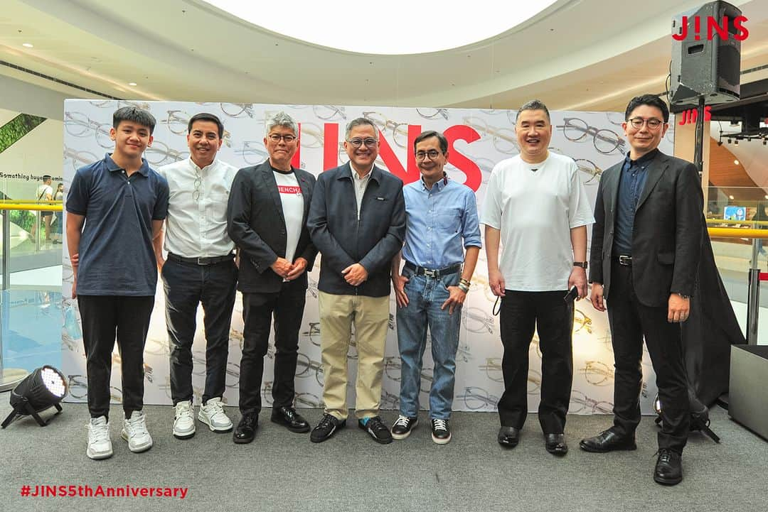 JINS PHILIPPINESさんのインスタグラム写真 - (JINS PHILIPPINESInstagram)「Here's an exclusive 20/20 insider look to our 5th Year Anniversary Event at the SM Mall of Asia. 📸  Special thanks to all our amazing media friends and special guests who celebrated with us on this significant milestone as we unveiled our newest Doraemon Collection and welcomed our newest endorser, Rico Hizon.   At JINS, we're committed to providing top-notch eye care services and offering the most stylish eyewear to Filipinos. And in celebration of our 5th year anniversary, we're offering exclusive limited-time offers until July 8, 2023 at all JINS stores listed below. So what are you waiting for? Come visit us and have a great JINS experience.   📍SM Aura 📍SM Makati 📍SM North Edsa 📍Robinsons Manila 📍SM Megamall 📍Ayala Trinoma 📍SM Mall of Asia  #JINS5thAnniversary #JINSDoraemonCollection」6月19日 19時46分 - jins_philippines