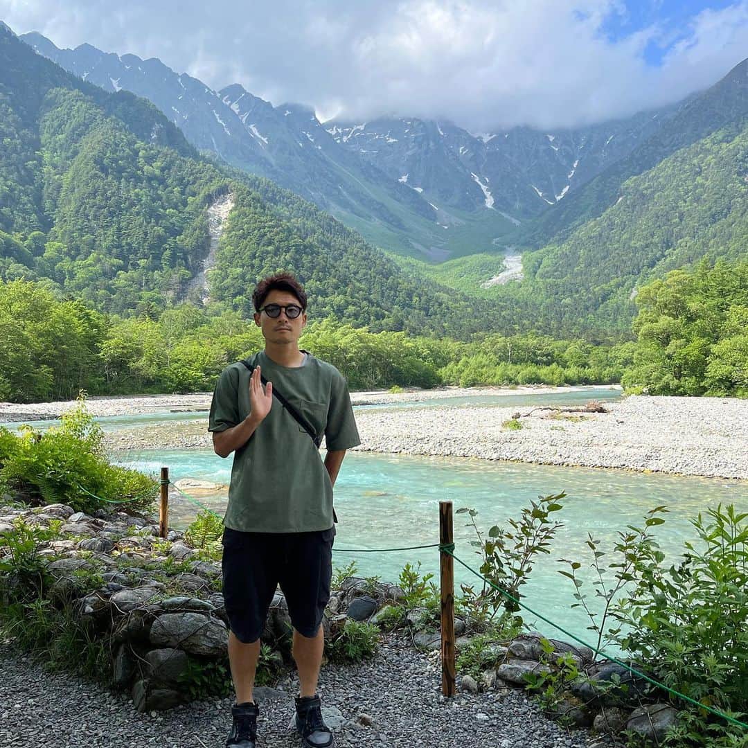 喜山康平のインスタグラム：「お久しぶりでした、上高地⛰🍃  美しい自然、松本で一番好きな場所です🕴🏼  #信州 #上高地 #自然満喫」