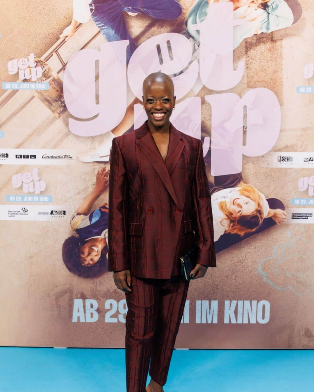 フローレンス・カサンバのインスタグラム：「Get Up Kinofilm Premiere im @cinedomkoeln  Anzug @christianwijnants  Ohrringe @cartier  Styling @daniellapetrovics  Make up Vladimir Kepinski #florencekasumba」