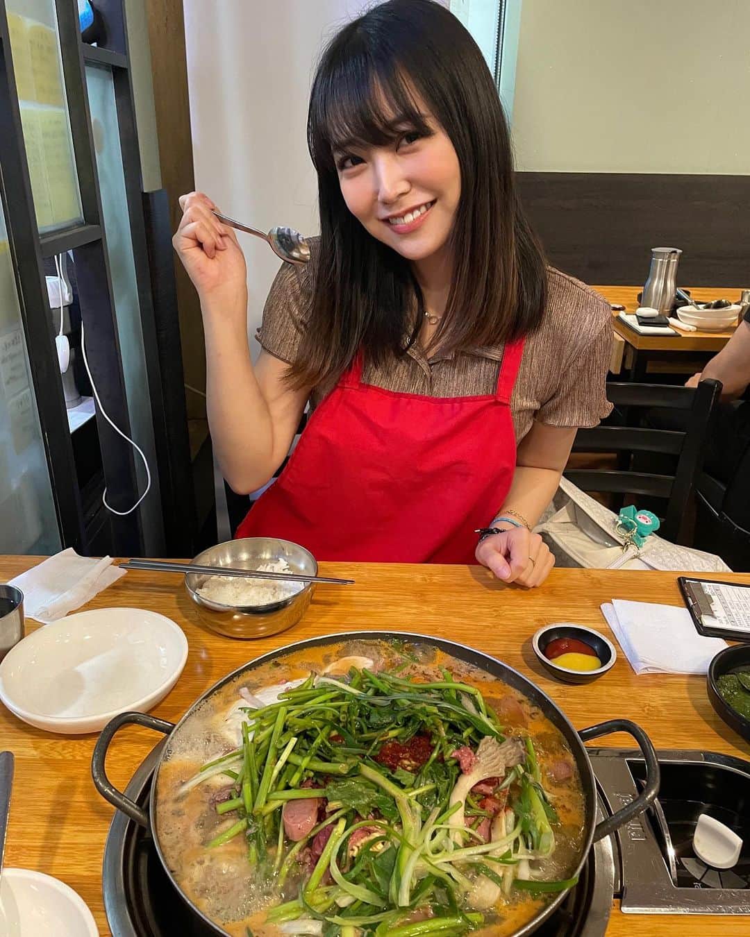 白間美瑠のインスタグラム：「撮影終わりにプデチゲ🔥 촬영이 끝나고 부대찌개🔥 맛있었다🤤」