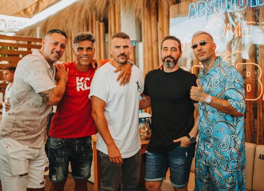 アレクシス・ルアーノのインスタグラム：「Equipazo en @playa_aruba 🥳🎉😜」