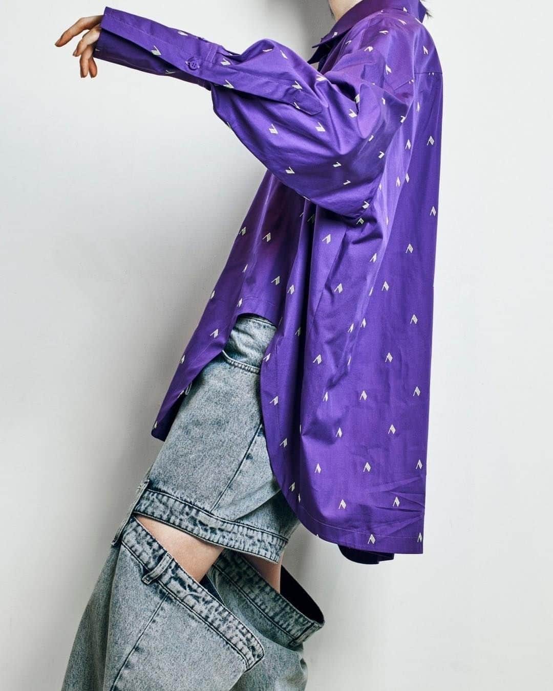 リステアさんのインスタグラム写真 - (リステアInstagram)「【THE ATTICO】>>> IN STORE NOW  THE ATTICO 2023 Autumn/Winter collection  ☑︎ Diana All Over Logo Shirt ☑︎ Ashton Long Pants  ◼︎RESTIR BOUTIQUE  ◼︎RESTIR ONLINE STORE  #theattico #aw23 #RESTIR #リステア」6月19日 20時00分 - restirofficial