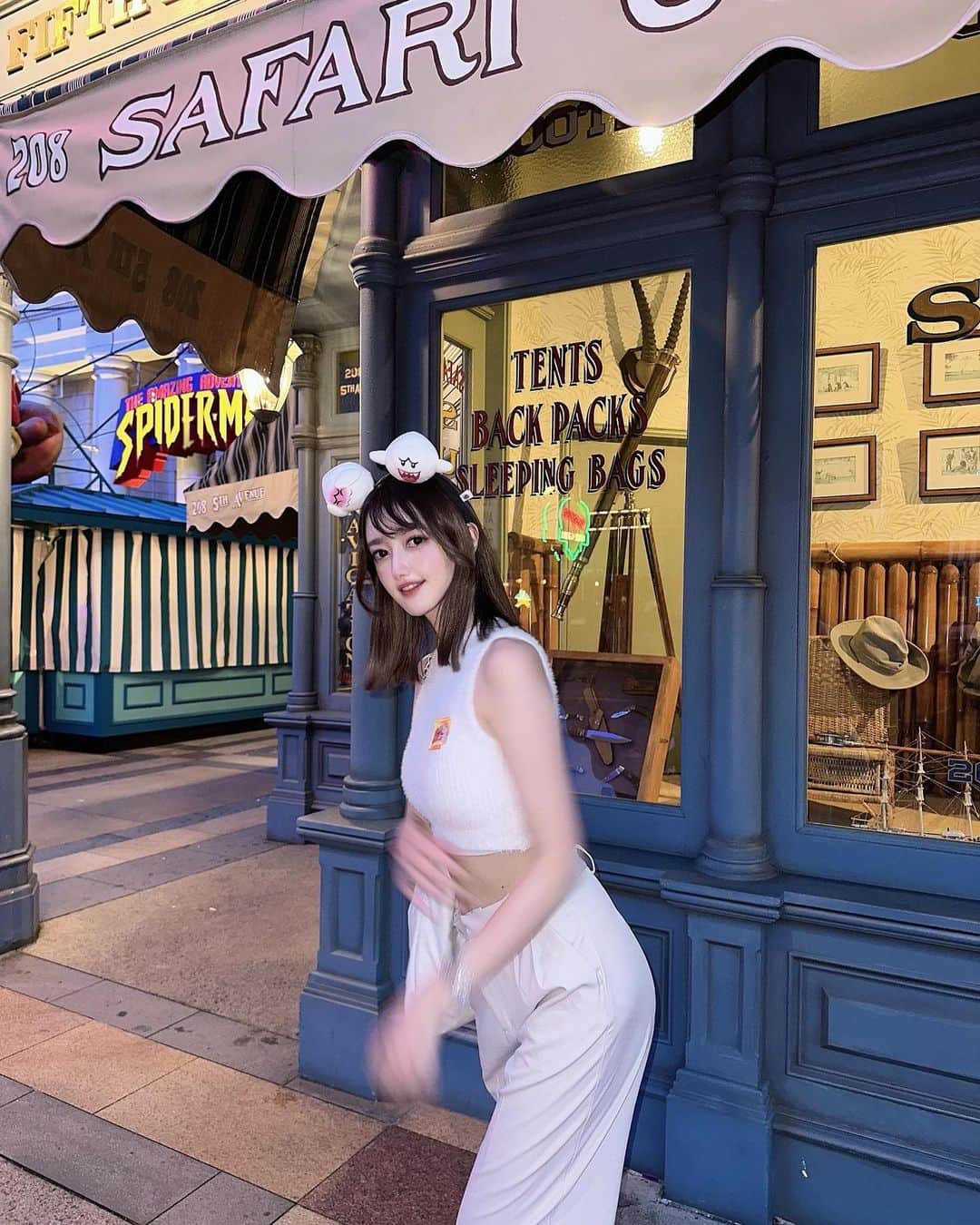 のインスタグラム：「我去看了超级马里奥兄弟。 似た写真3枚とマリオ🍄  #USJ #ユニバ #ユニバーサルスタジオジャパン #ユニバコーデ #USJコーデ #マリオ #主题公园 #japanesegirl #萌 #自拍 #模特 #粉我 #tbt #swag #动漫 #扎心了#맞팔 #东京 #몸스타그램 #เซ็กซี่ #น่ารัก #น่ารักจัง #ประเทศญี่ปุ่น #คอสเพลย์ #Awekcun #bajutidurseksi  #instalove #instalike #likeforlikes #likes」