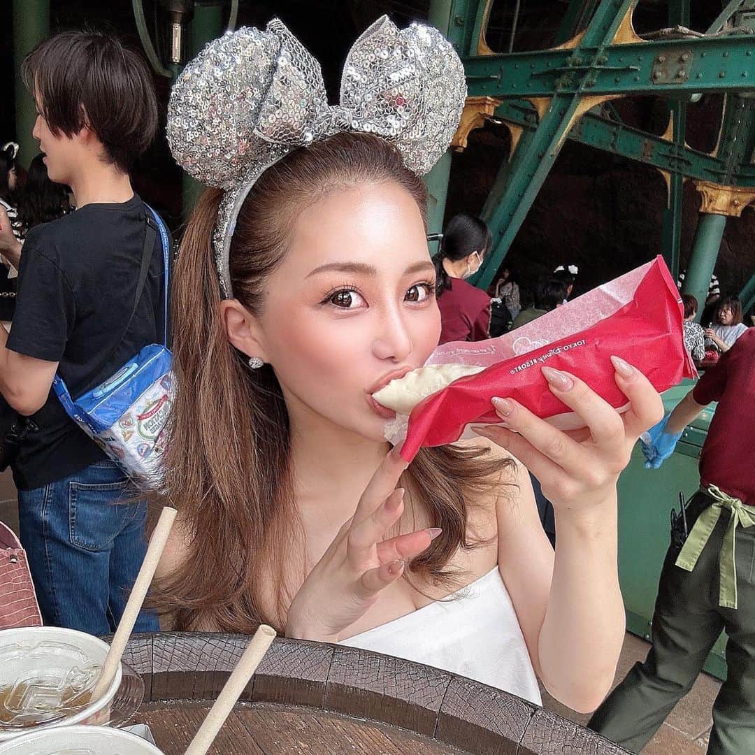 NANOさんのインスタグラム写真 - (NANOInstagram)「夢の国で初めての餃子ドッグ食べて 美味しすぎたので気持ちは　リレイズ😂 ・ ・ ・ ・ ・ GYOZAドッグってなんでこんなに 美味しいの〜😒  #東京ディズニーシー #新宿 #歌舞伎町 #キャバクラ #キャバ嬢 #キングダムクイーン」6月19日 20時04分 - na_no0224