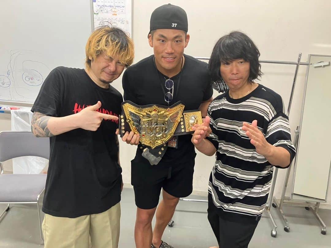 のインスタグラム：「永遠のヒーローだ。 ハイスタの方々と会うと いつも少年になってしまう。 顔が少年になってるなぁw  #ハイスタ #histandard」