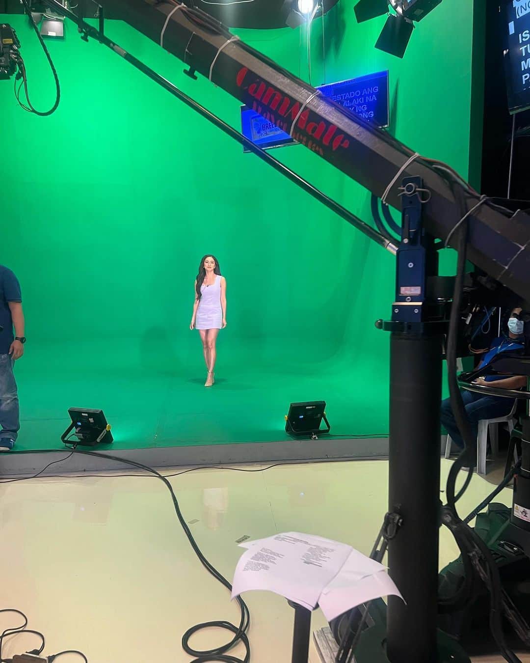 Kim Chiuさんのインスタグラム写真 - (Kim ChiuInstagram)「Showbiz news patroller for a night!⭐️ Thank you, @tvpatrolph, for having me. I enjoyed my stint there. Thank you for letting me promote 𝐅𝐈𝐓 𝐂𝐇𝐄𝐂𝐊 𝐜𝐨𝐧𝐟𝐞𝐬𝐬𝐢𝐨𝐧𝐬 𝐨𝐟 𝐚𝐧 𝐔𝐊𝐀𝐘 𝐐𝐔𝐄𝐄𝐍. 👗👚🧣👖👕👑 Showing this July 6 on PRIME VIDEO. 💙 Can’t wait for all of you to watch this 8 episodes series. Beautiful locations, stellar cast, amazing production, and an UKAY STORY you will never forget. 👸🏻   catch it on 𝐏𝐑𝐈𝐌𝐄 𝐭𝐡𝐢𝐬 𝐉𝐮𝐥𝐲𝟔 at 12mn 💙🙏🏻 thank you @primevideoph @amazonprime @dreamscapeph directed by @directfromncn 😘 #FitCheckOnPrime #FitCheck」6月19日 20時24分 - chinitaprincess