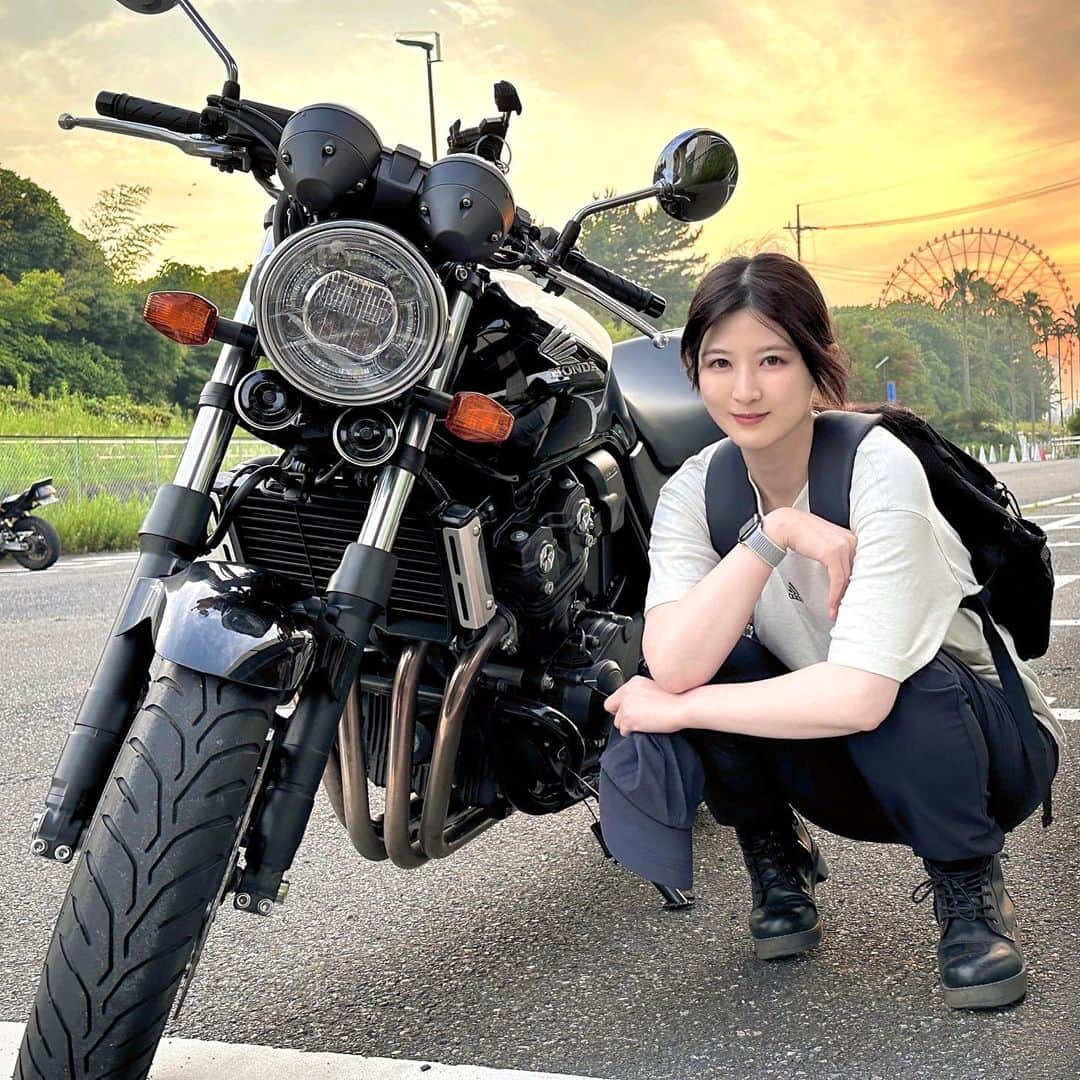 八田エミリのインスタグラム：「久々にバイク乗ったらまじ怖かった笑 でもめっちゃ楽しかった！ また少しずつ練習していきます😌  #CB400 #バイク女子」
