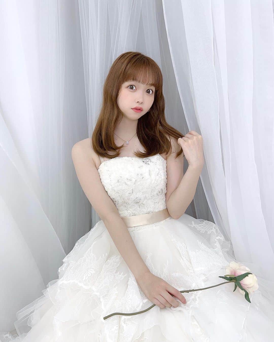 ハルナのインスタグラム：「． ． ⁡ 6/16で24歳になりました 🎂💍 ⁡ らぶどるを卒業してから新しい始まりの歳。 これからも初心と感謝の気持ちを常に忘れずに、 自分の好きなことをずっとみんなの元に届けられるように頑張ります。 ⁡ これからも隣で見ていてね よろしくお願いします！ ． ． #過去pic #ドレス #白ドレス #白ドレスヘア #撮影 #撮影スタジオ #撮影モデル #なまいきリボンスタジオ #ミディアムヘア #ぱっつん前髪 #ヘアアレンジ #簡単ヘアアレンジ #idol #좋아요 #좋아요환영 #follow4like #followforlikes #instagood #instalike」