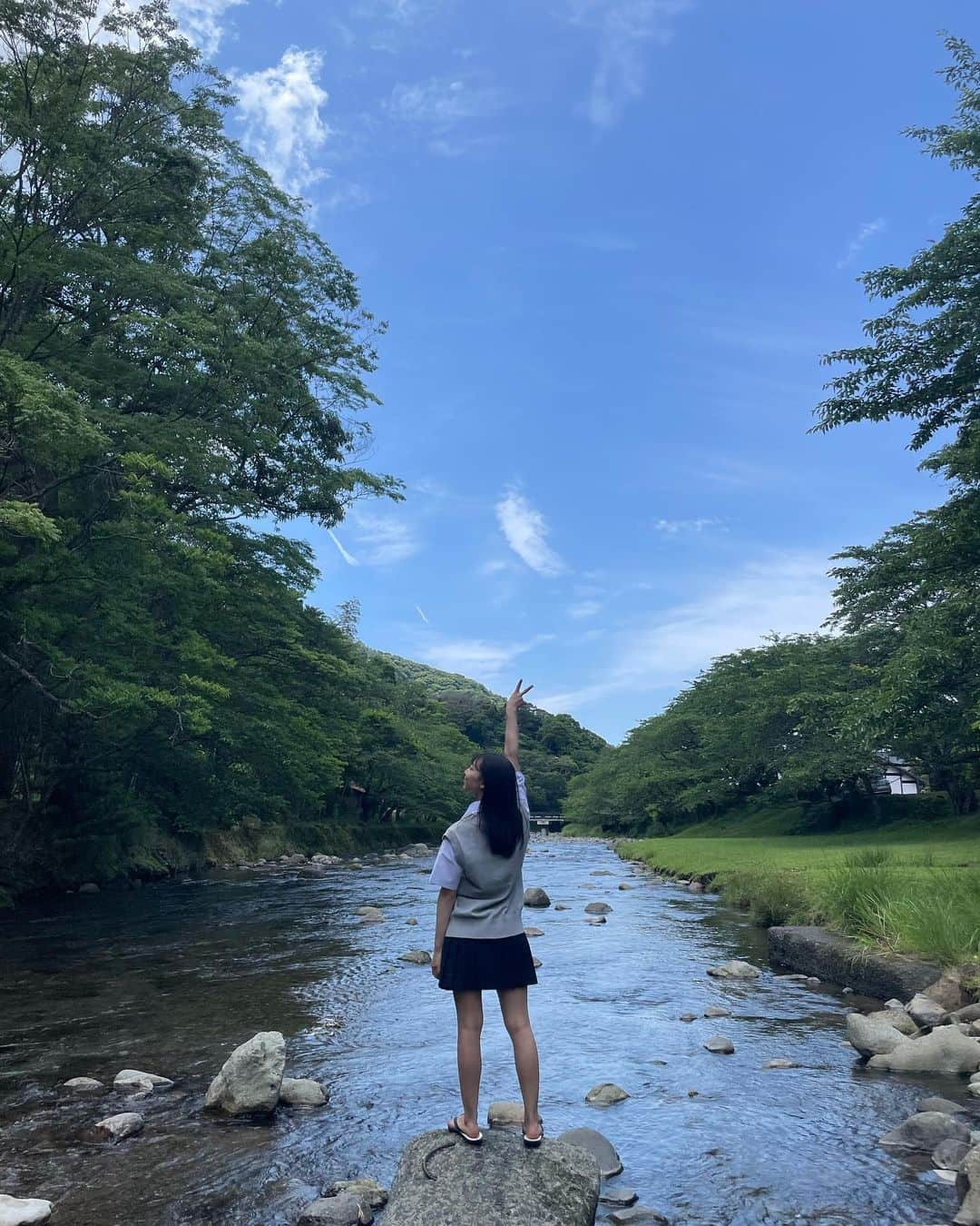 鈴木海那さんのインスタグラム写真 - (鈴木海那Instagram)「夏だ〜〜〜 #川 #川遊び #制服 #jk」6月19日 20時19分 - suzuki_miina