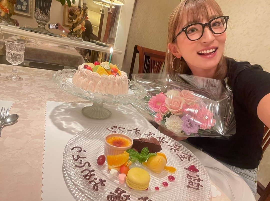 のインスタグラム：「全米女子オープンの出場をお祝いしてくれましたー🤭  嬉しいです！！  今週からまた試合に出場します！  良い流れでアメリカに行けるように 気を引き締めて頑張ります！！  また今週から応援よろしくお願いします🥰」