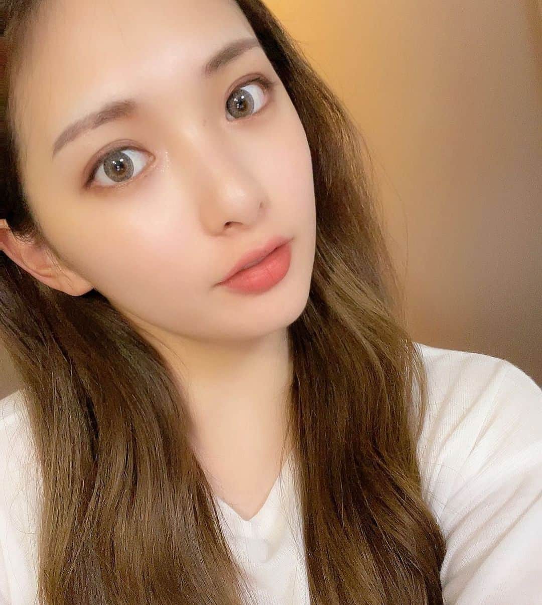 maiのインスタグラム：「今日は東京中央美容外科心斎橋御堂筋院  @tcb_shinsaibashimidosuji で HIFUを受けてきました🩵🩵  カウンセリングから施術まですごく丁寧で 大満足です😭✨  フェイスラインのもたつきが気になってたんやけど、片方終わった時点でほんまに違いが分かってびっくり😳🩵  小西先生　@tcb.konishi も優しくて 人見知りやけど安心してお願いできました✨  何回かハイフは受けたことあるけど、 今回の施術丁寧過ぎて当て漏れ絶対ないって言い切れる😂🩵ほんで痛さも我慢できるから寝てしまってた😂  目の周り、眉上も初めてしたので これから経過が楽しみ🥹❤️  #東京中央美容外科#大阪#心斎橋 #美容整形#ソノクイーン#PR」
