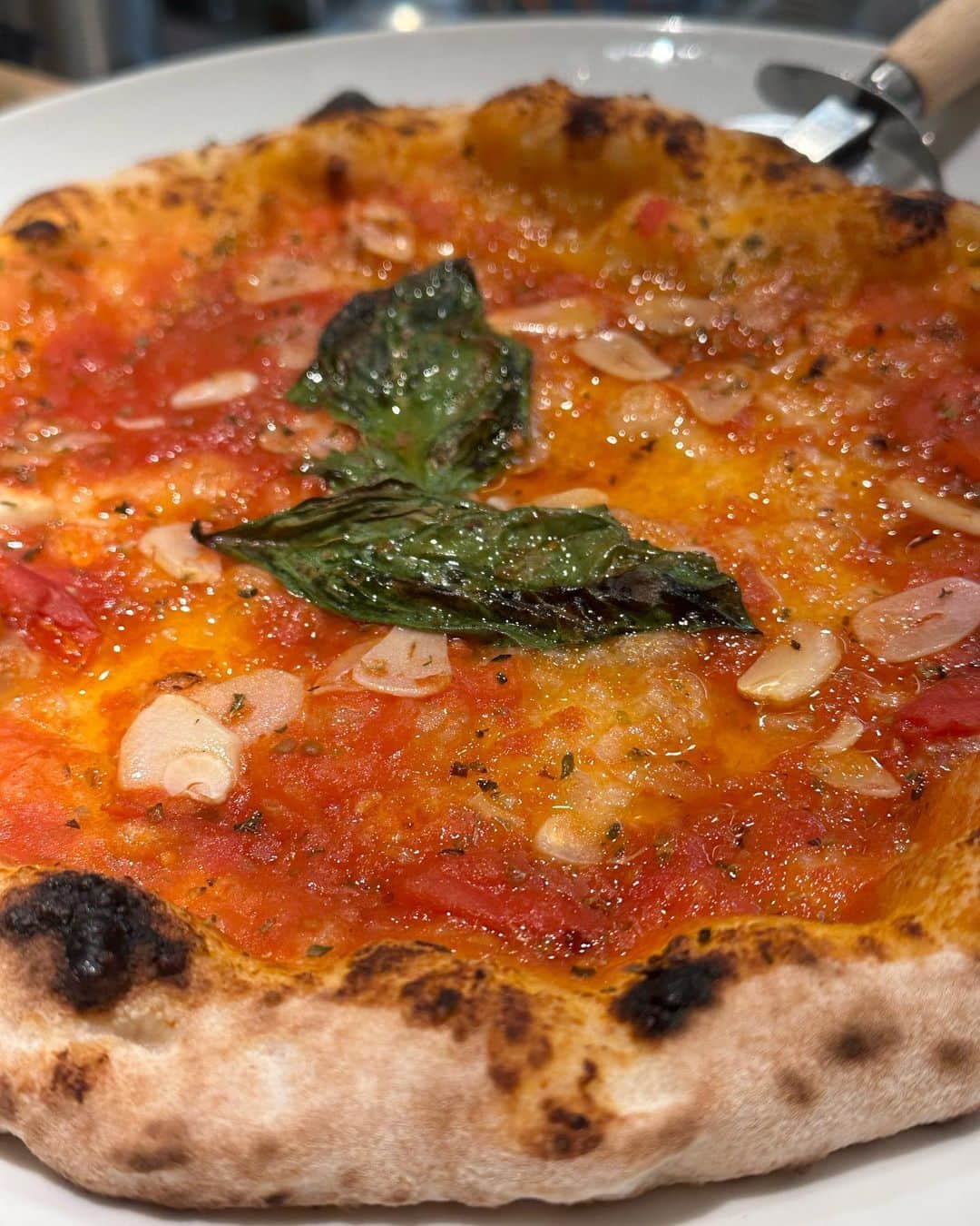 平本蓮さんのインスタグラム写真 - (平本蓮Instagram)「今日は僕の大好きなピザを食べてきました！ アメリカのピザはチーズの味しかしないので苦手なのですが、 イタリアンのピザは物凄く好きです。 1番好きなピザはマリナーラです！ デラうまでした。 RIZIN最高！  Today I had my favorite pizza! I don't like American pizza because it tastes only like cheese, But I love Italian pizza so much. My favorite pizza is marinara! It was dela delicious. awesome!  #ピザ #pizza  #レンさんの日常🪷 #レンさんオススメグルメ🪷」6月19日 20時25分 - ren___k1