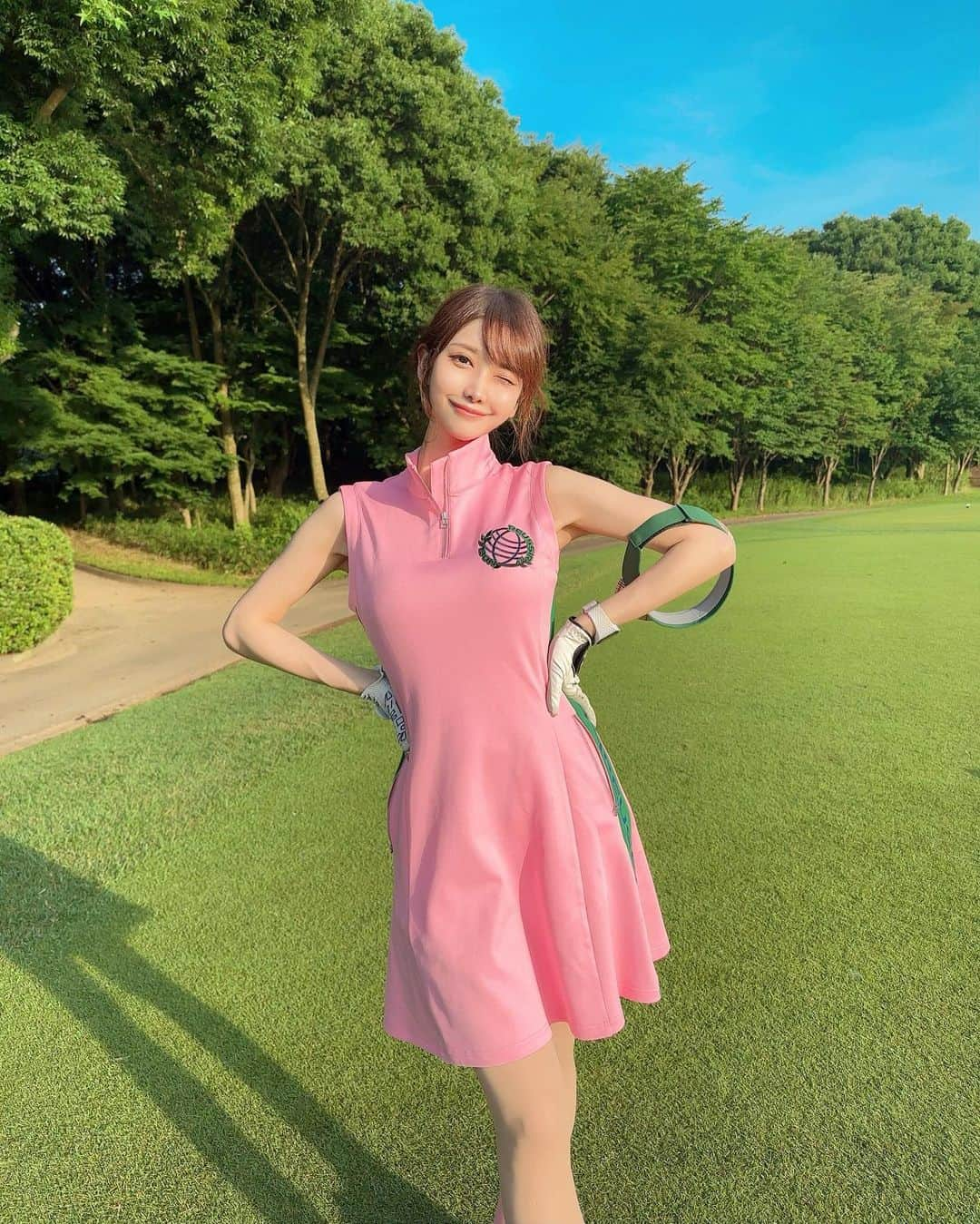 MAYUさんのインスタグラム写真 - (MAYUInstagram)「. アーリーバードだったけど、後半はもう暑かった〜⛳️☀️ . スコアは🟢41.40-81 久しぶりにドライバーが良い感じだった🥺✨ １打目が良いと流れが良くなってスコアもまとまりがち✨ . ウェアは @noelreussir_official 💖 この色味とってもかわいい！！ 形も綺麗で、美シルエット🫶🏻💕 . たまたま似たような色味のソックス持ってたから 合わせてみたよ💖 . . #ゴルフ女子#ゴルフ#ゴルフウェア#ゴルフコーデ#golf#golfwear#golflife#golfclub#golfcourse#golfstagram」6月19日 20時26分 - mayu.kina_golf