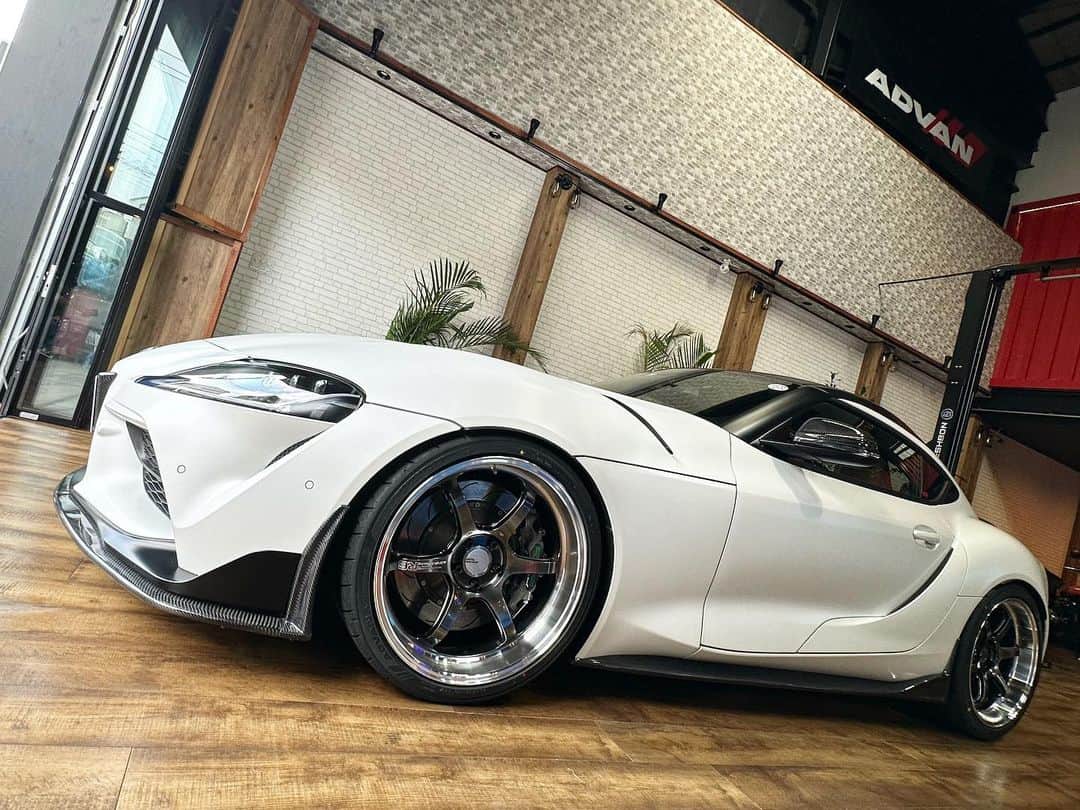 織戸学のインスタグラム：「やばいwheelが YOKOHAMAより  深リムの ADVAN Racing wheel  最高にカッコ良い  265 295 20インチ  @yokohamawheel  @yokohama.rubber_jp   @130ryokohama   @ridox559_maxorido」