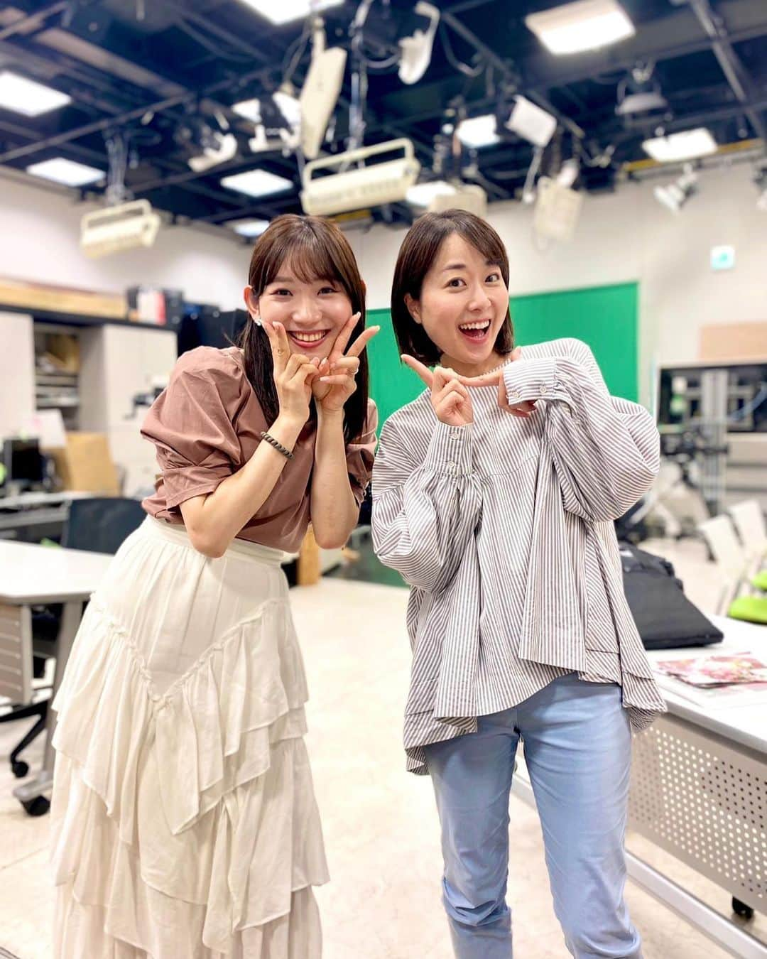 小林茉里奈さんのインスタグラム写真 - (小林茉里奈Instagram)「💗 最近多い財津さんとのツーショット📷 #バリはや のときはなかなかお会いするタイミングがなかったのですが…🥹 4月からは報道フロアやアナウンスカレッジの講師で一緒になることが多いのです☺️✨  あと密かにFBSアナウンサーの #tiktok 部として頑張っています🤭💓笑 新作を絶賛練習中です😤💪🏻お楽しみに♡  #fbs #アナウンサー #福岡放送 #財津ひろみ アナ #小林茉里奈」6月19日 20時28分 - marina_k224