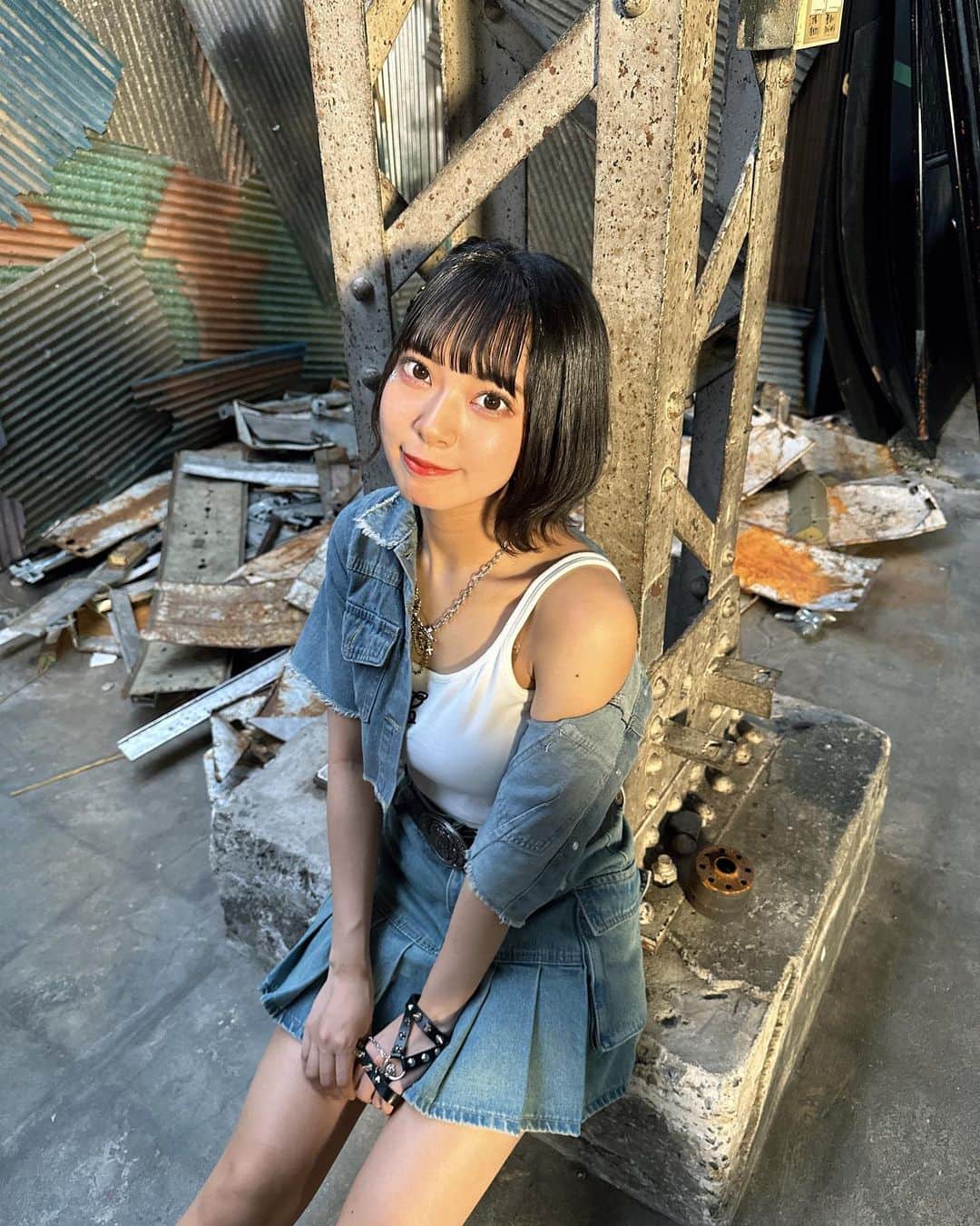 山田寿々さんのインスタグラム写真 - (山田寿々Instagram)「. ⁡ ⁡ ⁡ 今年の夏はキャミソールを活用したいと思ってます ⁡ ⁡ みんなはどんなお洋服がすき〜？💖 ⁡ キレイ系？カワイイ系？カッコイイ系？ ⁡ コメント欄でおしえてっ🥀 ⁡ ⁡ ⁡ #アイドル #アイドル衣装 #ootd #デニムコーデ #キャミソール #ボブ #ボブアレンジ #外ハネボブ #編み込みアレンジ」6月19日 20時38分 - suzu48_tan_1211