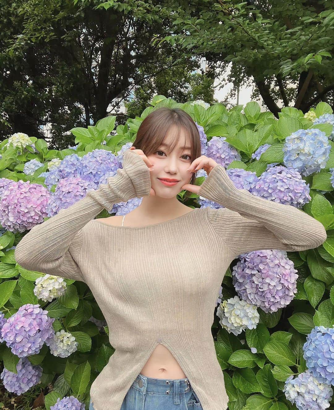 りーちゃんのインスタグラム：「きれー！💙  #紫陽花  #凛咲子 #グラビア #福岡」