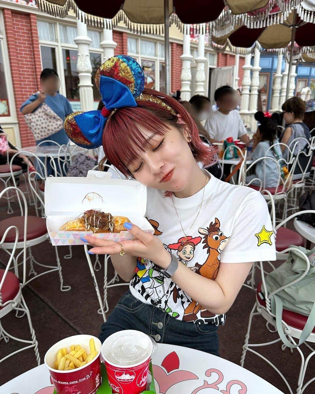 坂美来乃さんのインスタグラム写真 - (坂美来乃Instagram)「夕方からの食べまくりゆるディズ🐭🎀」6月19日 20時45分 - rockbq69