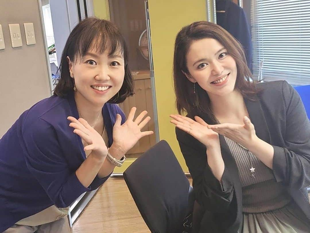 彩凪翔さんのインスタグラム写真 - (彩凪翔Instagram)「今日は久しぶりに平田進也さんのラジオ番組に出演させていただきました！！  平田さん、泉さん、磯田さんのアットホームな雰囲気に包まれ、あっという間に30分でした✨ いつもありがとうございます😆  ラジオ大阪 「平田進也の耳からトラベル」 2023年7月29日(土)14:30-15:00放送予定  放送日は1ヵ月以上先なので、また近くなったら投稿します😁  大阪にお住まいでなくても、radikoプレミアム（月額385円/税込）に加入して頂くと、日本全国好きな場所から好きな時間に聴いていただけます😆 詳しくはradiko公式サイトをご確認ください。 https://radiko.jp/  収録の模様はYouTube　SHO CHANNELでも公開予定です✨ お楽しみに！！  #ラジオ大阪 #平田進也の耳からトラベル #ラジオ収録  #平田進也 さん #泉ゆうこ さん #磯田雅人 さん #株式会社アドバンス 様 #彩凪翔」6月19日 20時46分 - sho_ayanagi_official