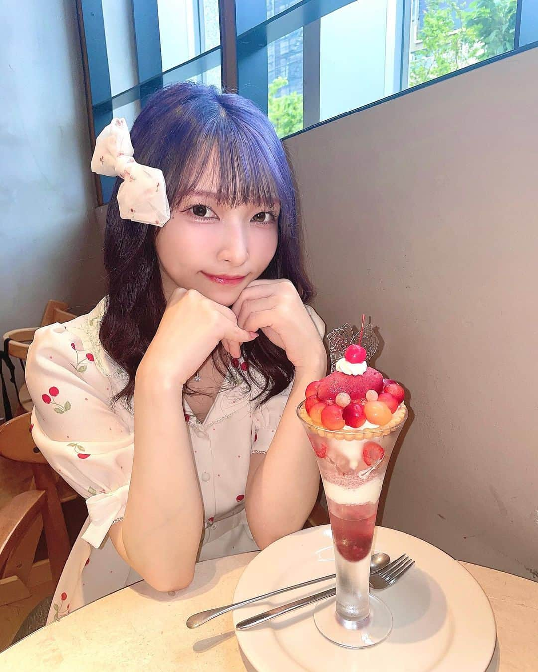 長嶋優里さんのインスタグラム写真 - (長嶋優里Instagram)「♡ ． さくらんぼ🍒💜 ． ． ． #さくらんぼ #さくらんぼコーデ #さくらんぼパフェ #新宿カフェ #新宿パフェ #新宿  ． ♡」6月19日 20時46分 - yuyu__kakaka