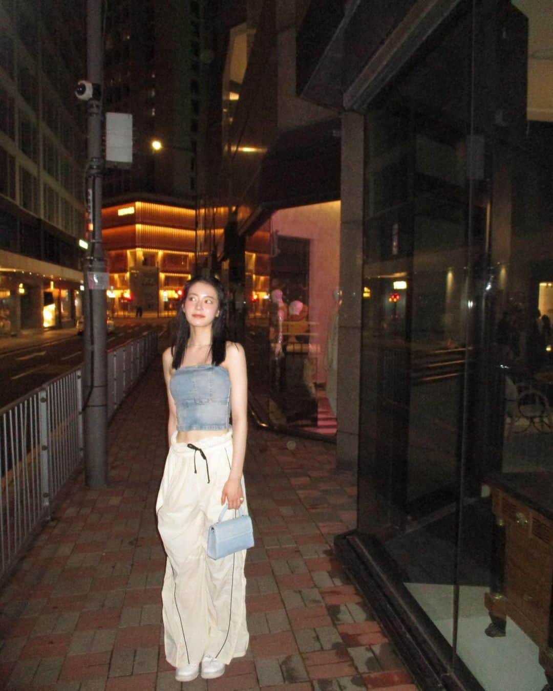 Nagomi（なごみ）のインスタグラム：「.  香港の夜🇭🇰 初めての場所ってワクワクする.」