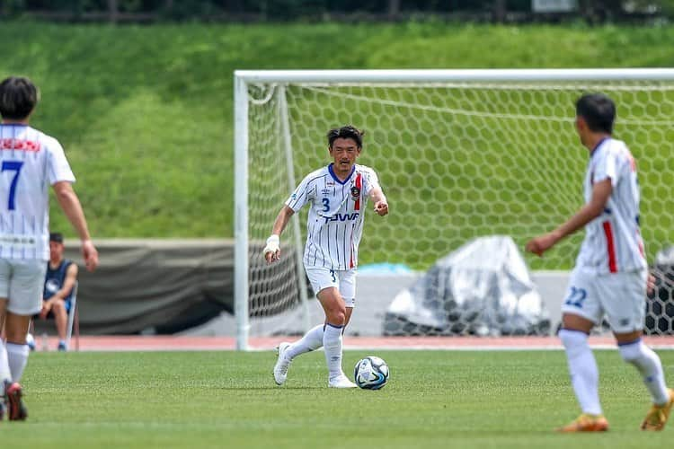 多々良敦斗さんのインスタグラム写真 - (多々良敦斗Instagram)「JFL第12節 vs東京武蔵野FC 0-0  引き分け  勝ち切れない試合が続いているが、内容は確実に良くなってきている。  フォーカスポイントを変えてプラスを伸ばしていく事をしていく必要がある。  得点はどうしても水物。 入らない時にどう勝ち点1でも取るか。 長いリーグにおいては大切になる。  勝ち切れず苦しいのは事実だが、勝ち始めれば連勝していける気配は確実にある。 やり続ける🔥  #JFL #引き分け #東京武蔵野FC #結果 #内容 #改善 #やり続ける #優勝 #昇格 #ラインメール青森 #多々良敦斗」6月19日 21時07分 - atsuto.t