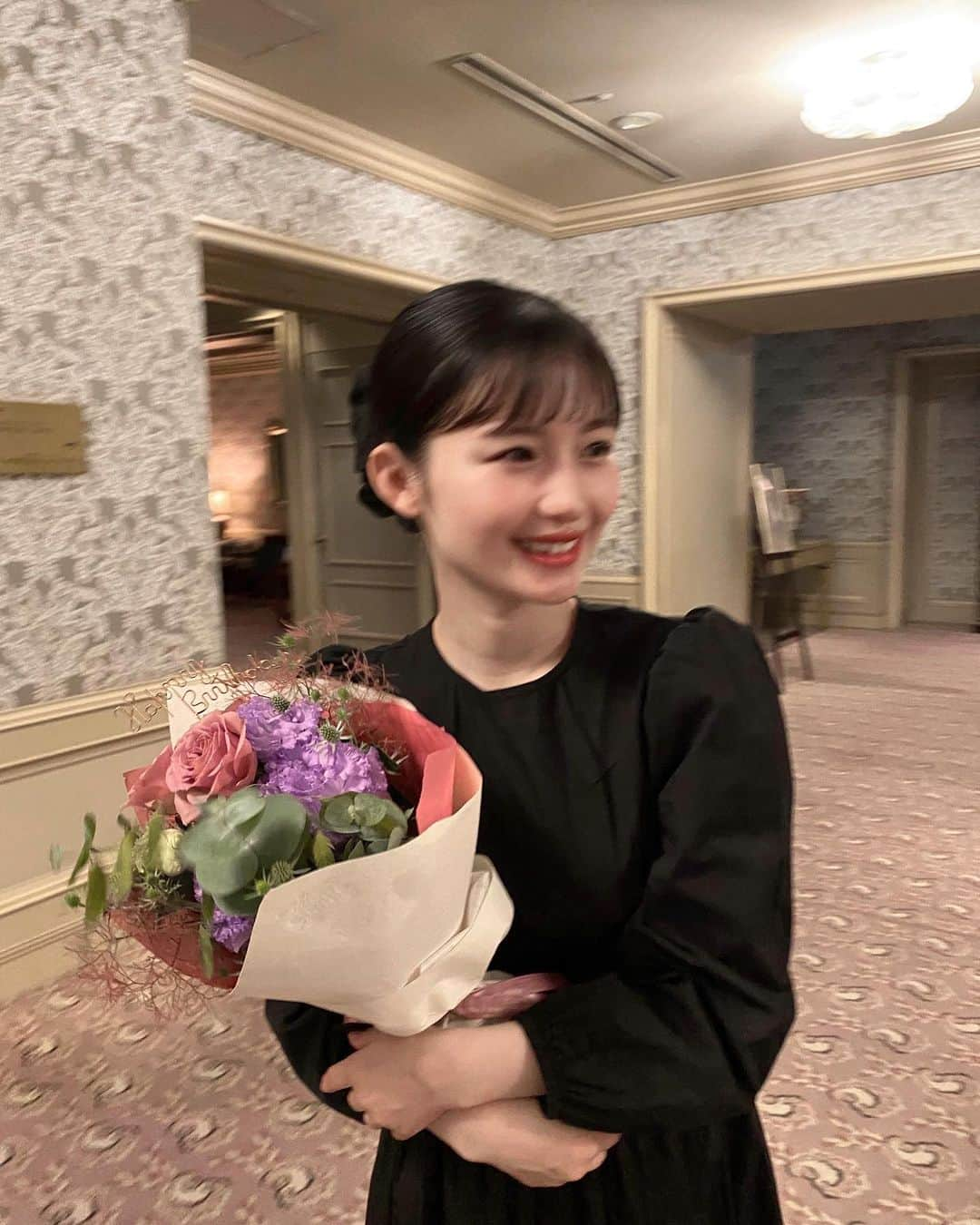 羽瀬川なぎのインスタグラム：「本日誕生日を迎えました🎂 自分の好奇心を信じ、これからも多くのことに挑戦、経験をしながら、新しい自分と出会えるようにがんばるぞーーーーーーー！の気持ちです☺️🕊️ いつも応援してくださりありがとうございます。 これからもどうぞよろしくお願いします！」