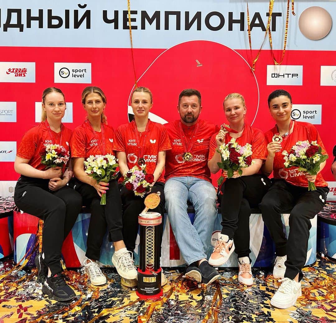 ヤナ・ノスコワのインスタグラム：「Чемпионки КЧР 2022-20223 🏆 второй год подряд лучшая команда 🧡 УГМК 🧡 Впервые в истории золотой дубль мужской и женской команд🏆 спасибо всем причастным 🧡 и конечно же нашим болельщикам 🧡」