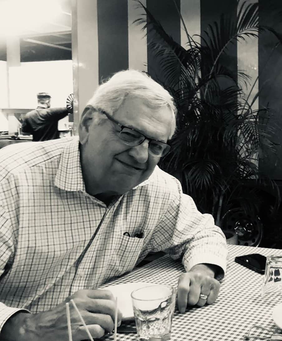 ケイティ・ホームズのインスタグラム：「Happy Father’s Day to my kind, generous, strong and loving dad. I am so very lucky and blessed to be your daughter ❤️🙏❤️」