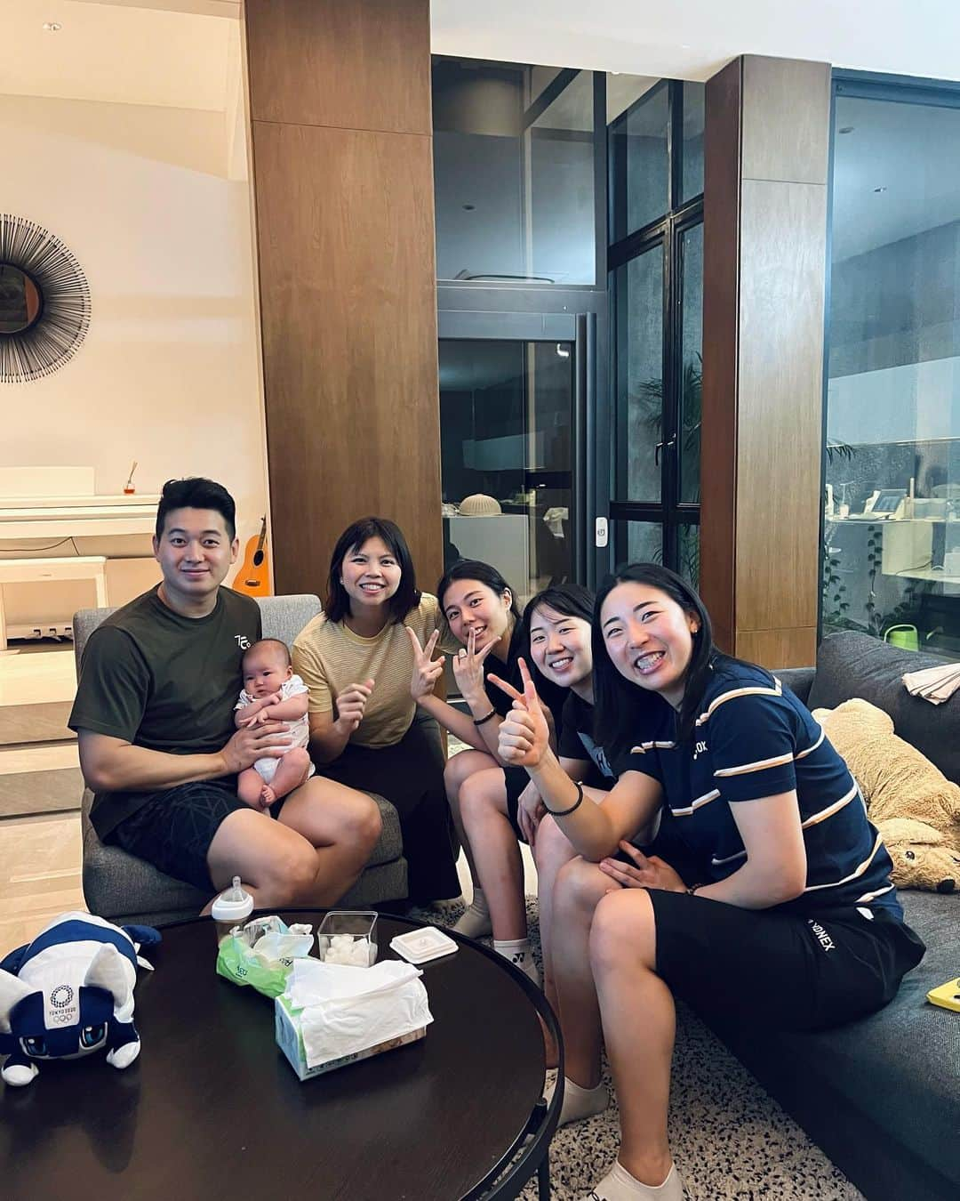 グレイシア・ポリーさんのインスタグラム写真 - (グレイシア・ポリーInstagram)「Thank you aunties-uncles for visiting Jessia in the midst of your tight schedule during Indonesia Open last week. So much love and gifts to Jessia. Appreciate each one of you. 🥹♥️  Safe flight back to your country aunties and uncles. See you again next time!」6月19日 12時27分 - greyspolii