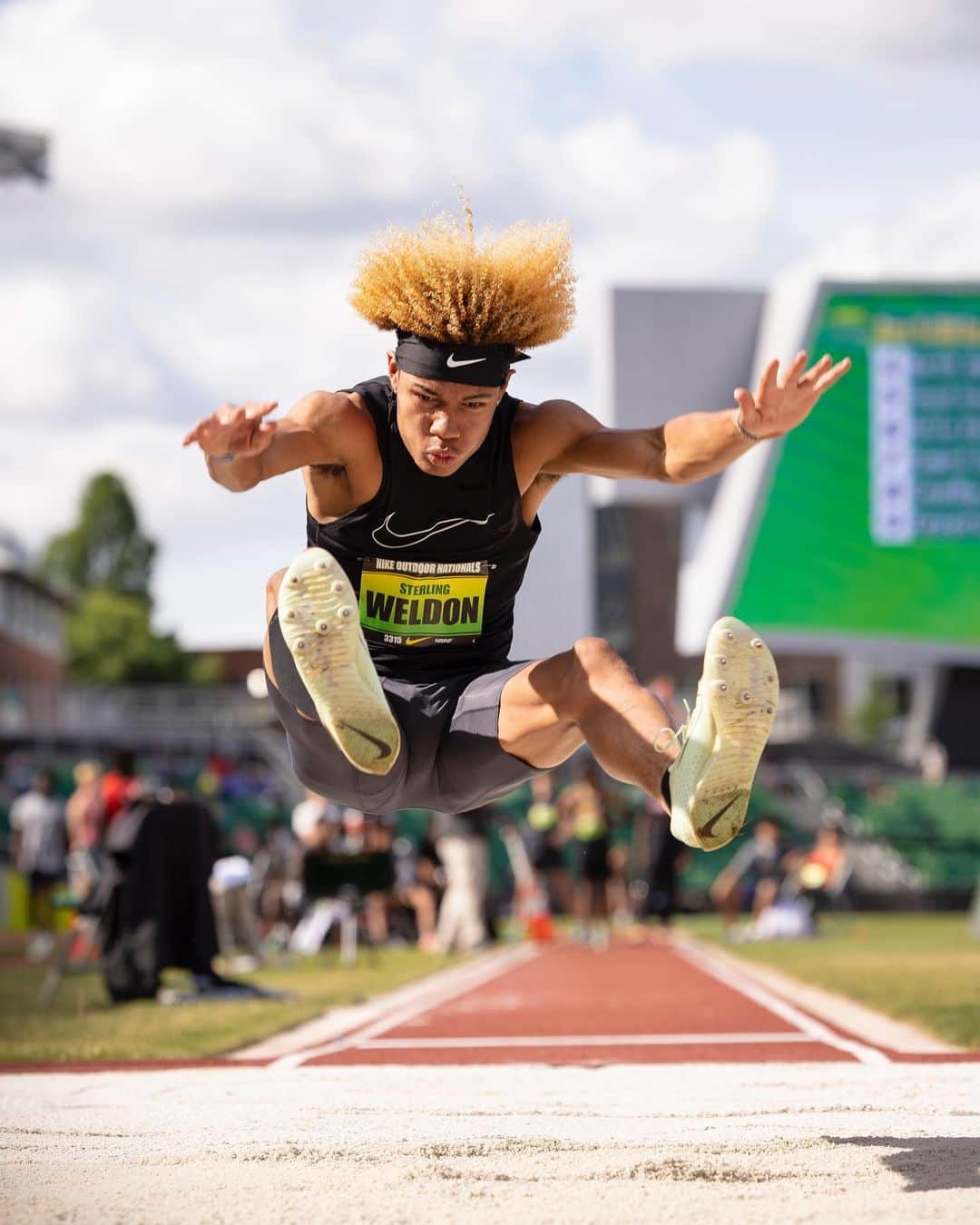 The Run Dept.さんのインスタグラム写真 - (The Run Dept.Instagram)「They don’t call it Hayward Magic for nothing. ✨   Congratulations to all the remarkable high school athletes who competed in the 2023 Nike Outdoor Nationals. #NON23  📸: @jordan.beckett」6月19日 12時40分 - nikerunning