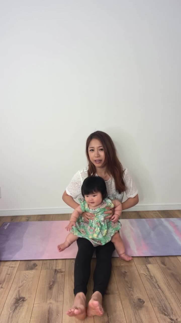 岡本果奈美のインスタグラム：「ゲリラライブレッスン❤️ 産後2ヶ月〜一緒にポーズは首が座ってから🙏✨」
