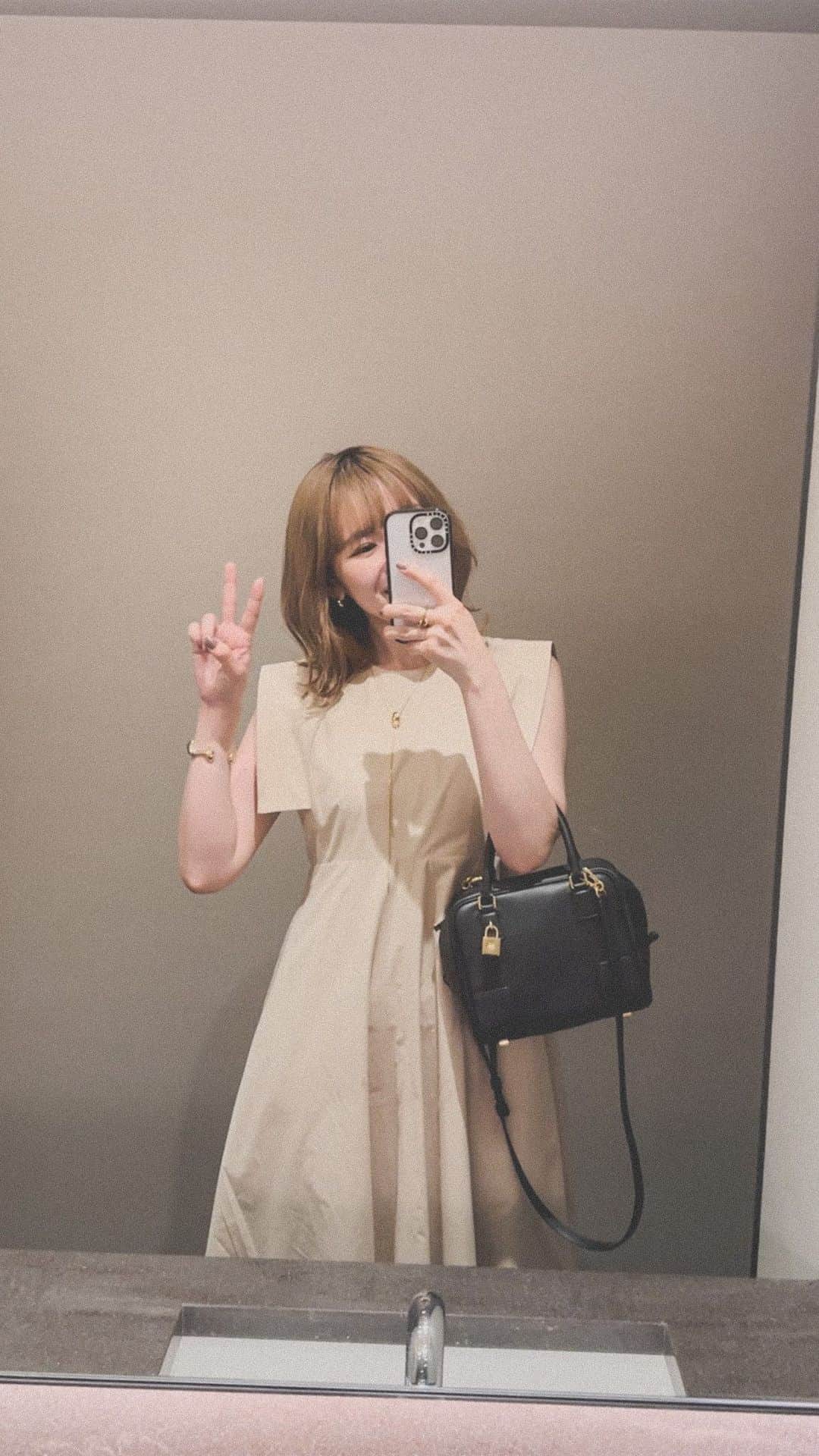 かほこ。のインスタグラム：「ㅤㅤㅤㅤㅤㅤㅤㅤㅤㅤㅤㅤㅤ ㅤㅤㅤㅤㅤㅤㅤㅤㅤㅤㅤㅤㅤ 別の角度で見たいとDM来てたので 動画でも🎥 ㅤㅤㅤㅤㅤㅤㅤㅤㅤㅤㅤㅤㅤ また夜にコーデ載せます✌︎⸝⋆ ㅤㅤㅤㅤㅤㅤㅤㅤㅤㅤㅤㅤㅤ #kaho_fashion」