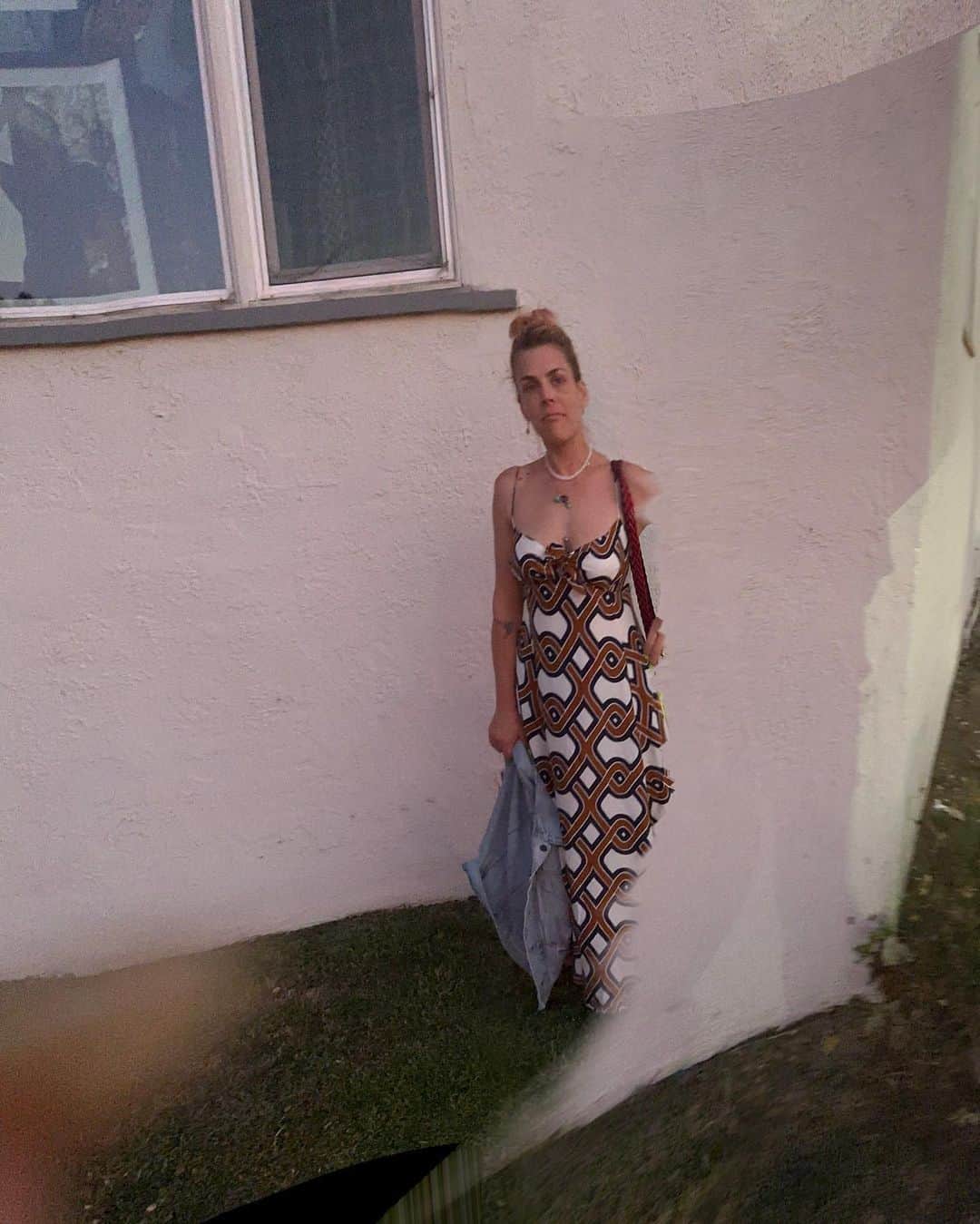 のインスタグラム：「i actually don’t know when i’ve laughed harder than i did tonight after i took my phone back from Birdie to look at the “really good” pictures she took of me in my new dress. Teenagers, man. They’re a fucking TRIP. 😂🔥😂🔥😂🔥😂」