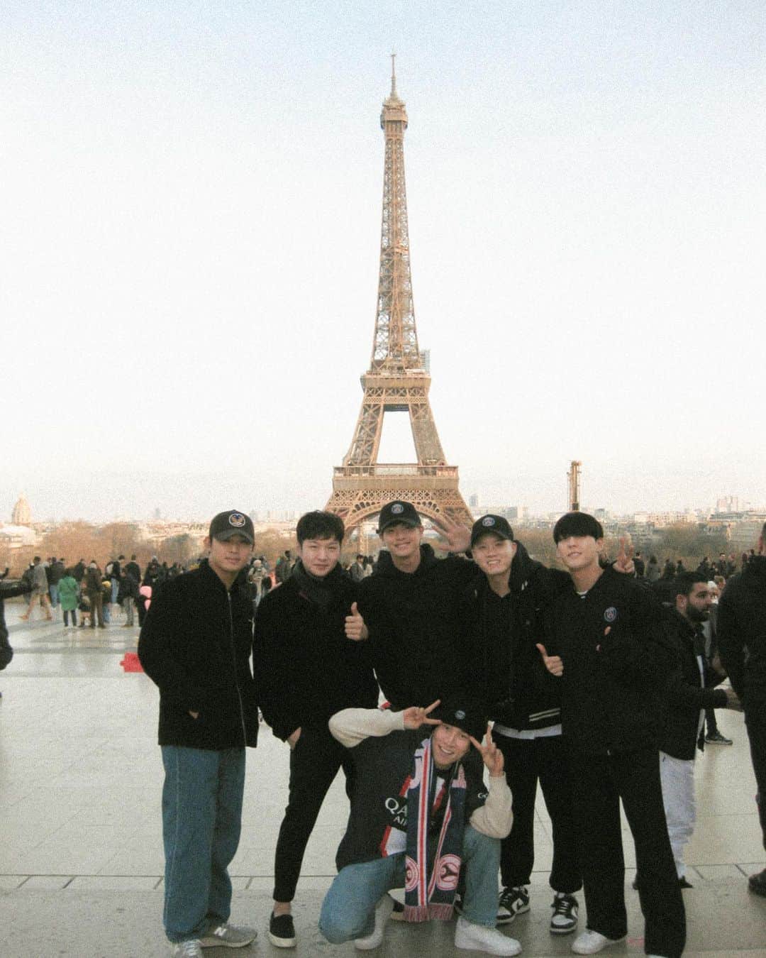 ウングァンさんのインスタグラム写真 - (ウングァンInstagram)「Paris 여행기 🍀 part 2 축구인생 첫 직관 그것도 레전드들과 레전드경기를👏👏👏👏👏」6月19日 12時47分 - btob_silver_light