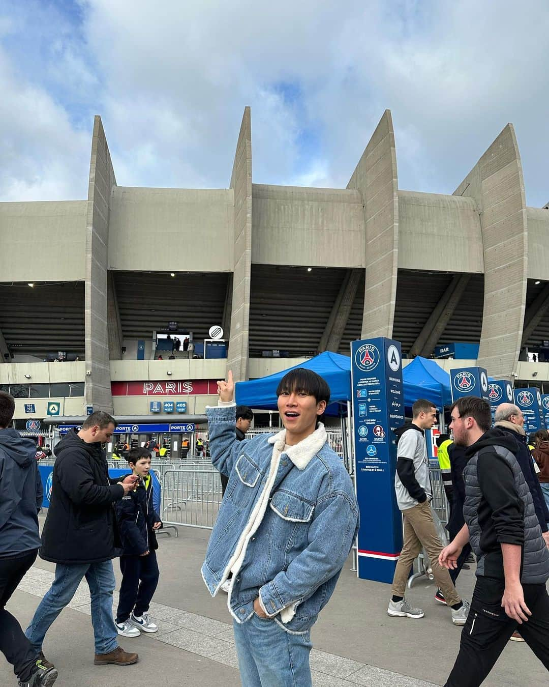 ウングァンさんのインスタグラム写真 - (ウングァンInstagram)「Paris 여행기 🍀 part 2 축구인생 첫 직관 그것도 레전드들과 레전드경기를👏👏👏👏👏」6月19日 12時47分 - btob_silver_light