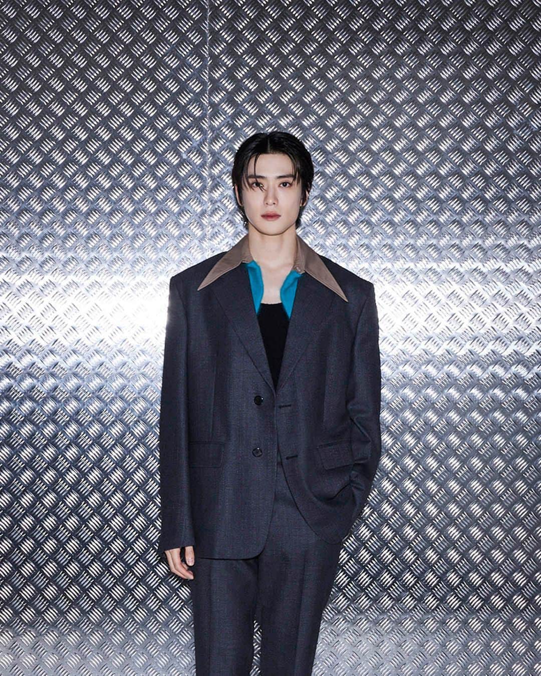 のインスタグラム：「Prada Ambassador Jaehyun, Prada Ambassador Taeri Kim, and Taylor Zakhar Perez attend the Prada SS24 Menswear Show in Milan, at the Fondazione Prada’s Deposito.  #PradaSS24 #PradaPeople @_jeongjaehyun @kimtaeri_official @taylorzakharperez」