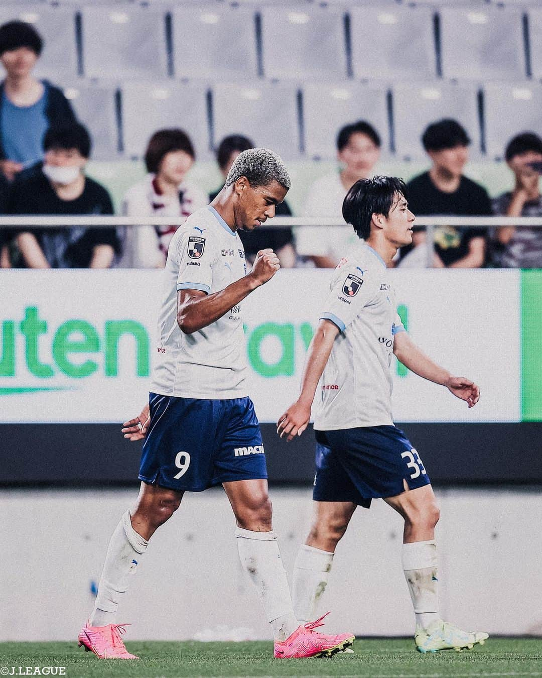 Ｊリーグさんのインスタグラム写真 - (ＪリーグInstagram)「📸𝐉.𝐋𝐄𝐀𝐆𝐔𝐄 𝐏𝐡𝐨𝐭𝐨𝐠𝐫𝐚𝐩𝐡⚽  ∼ＪリーグYBCルヴァンカップ グループステージ 第6節∼ グループステージ最終節のドラマチックなシーンを集めました‼️  #横浜Fマリノス #植中朝日 #喜田拓也 #名古屋グランパス #石田凌太郎 #アビスパ福岡 #ウェリントン #鹿島アントラーズ #染野唯月 #ガンバ大阪 #半田陸 #FC東京 #森重真人 #松木玖生 #川崎フロンターレ #遠野大弥 #清水エスパルス #北川航也 #ベンジャミンコロリ #ジュビロ磐田 #古川陽介 #横浜FC #マルセロヒアン  #Jリーグ #jleague #サッカー #soccer #football #J30」6月19日 13時03分 - jleaguejp