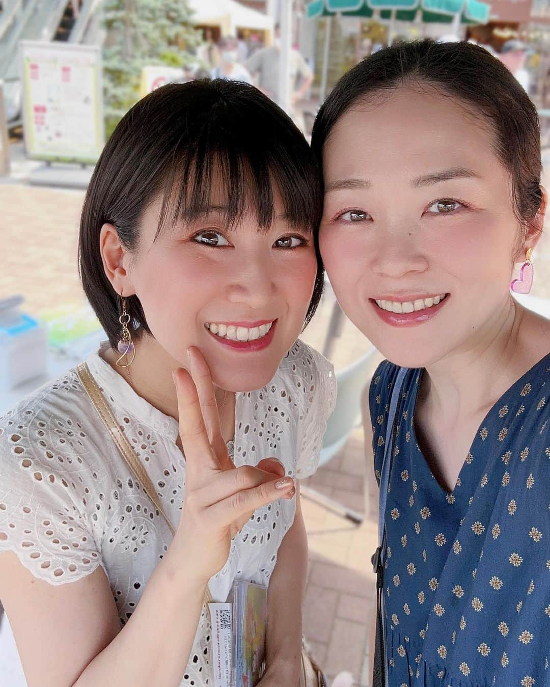 上野まなのインスタグラム：「☀️  2023.6.18 #ウニクス鴻巣 #ライブ  #ありがとうございました  #潮崎ひろの #上野まな #ひなちゃん #🐤 #鴻巣 #ゆるキャラ #日焼けした #やっちゃったなー #じゃんけん大会 #オール負け #お弁当 #お寿司 #ご馳走様でした」