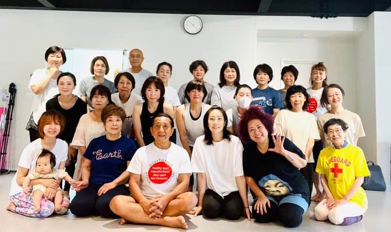 のインスタグラム：「ダンススタジオアスティア開催ケンハラクマのゆるやかヨガ体験クラス、ご参加いただいた皆さん、ありがとうございました❣️ また次回の高知県ヨガリトリート楽しみさにしていますーす🙏 ❤️❤️❤️ @international_yoga_center  @sunchan_33  #高知県  #ゆるやかヨガ  #ケンハラクマ」