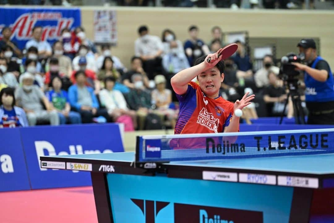 張本智和さんのインスタグラム写真 - (張本智和Instagram)「NOJIMA CUP 2023 優勝🏆  NOJIMA CUP 2連覇、そして、10代最後の大会を優勝で締めくくることができました。  何度負けても、どんな状況でも、挫けず、諦めずに挑戦し続けた結果です。勝ってこんなに嬉しいのは本当に久々です。  今回もたくさんの応援ありがとうございました！ これからもよろしくお願いします！  そして、昨日は父の日でした。いつも公私ともに支えてくれるお父さんにたくさん感謝したいです。また、いつもベンチコーチに入ってくれているトンコーチにもとても感謝しています。  これで正真正銘10代卒業です。 10代ではたくさんのことを成し遂げることができました。しかし、まだ成し遂げられていないことを20代で必ず成し遂げられるように、もっともっと頑張ります！ どんな20代になるか、とても楽しみです！」6月19日 13時09分 - harimoto__tomokazu_1711