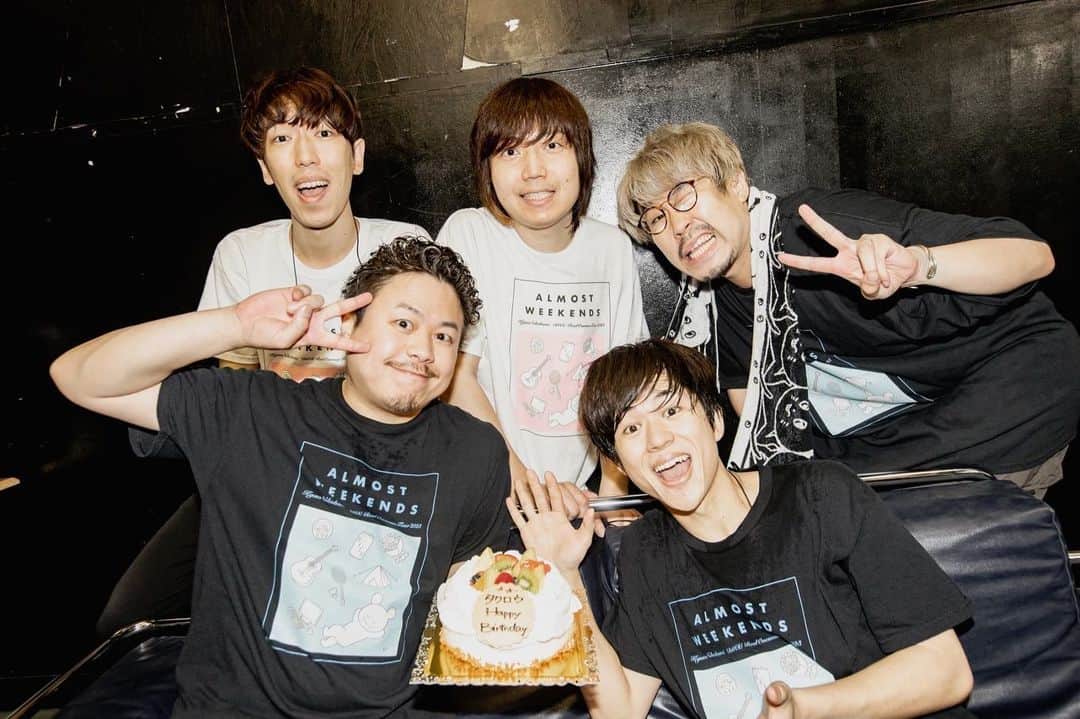 ヤマサキセイヤさんのインスタグラム写真 - (ヤマサキセイヤInstagram)「高松Monster  ありがとうございましたー！！ ひっさしぶりのモンスター！！ 熱かったな！！！ このステージ大好き！！足かけやすー！！！！(ё)  素直にうどんにすりゃええのに、中華麺食うた、美味しいんかい！ またきます！！(ё)  写真 @kawado_photo  #キュウソネコカミ #ほぼ週末ツアー」6月19日 13時24分 - serubora