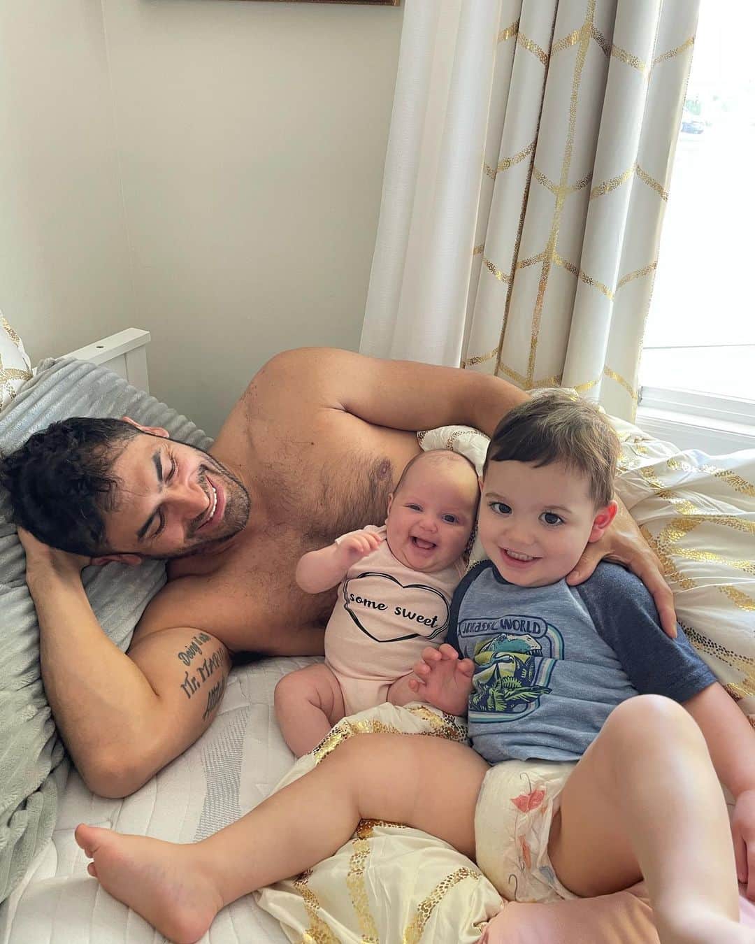 Stephanie Brantonのインスタグラム：「Happy Father’s Day to our king!! We are so lucky to have you as papi❤️🥰🙏 You bring the adventure, fun and spark to our lives! I am a better woman because of you and am so grateful for everything you do for our family ❤️ Te amo mucho mucho mon amour 🥹😉😘😘😘」
