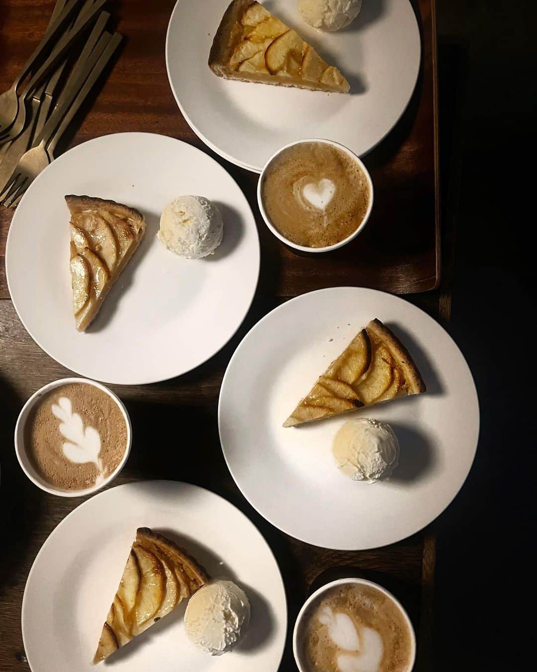 Chinamiさんのインスタグラム写真 - (ChinamiInstagram)「デザートは、これしかない！ やっぱりいつものアップルパイ🍎  #jazzりんご  #スイーツ」6月19日 13時19分 - chinamiphoto